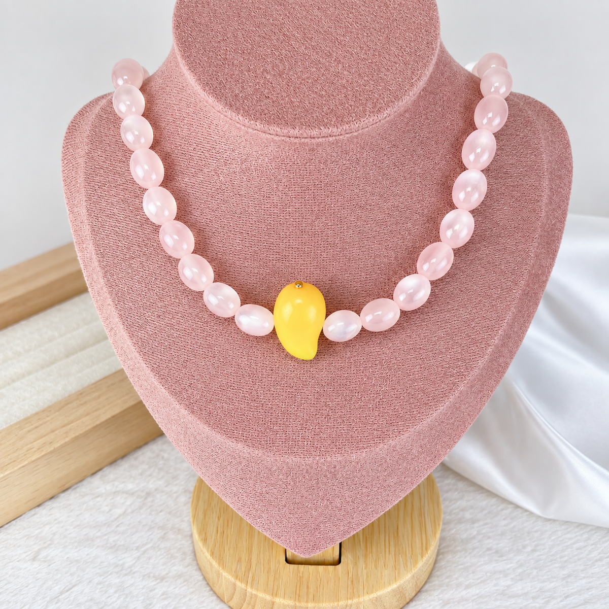 Collar de Acrilico y Chapa de Oro CC2596-2