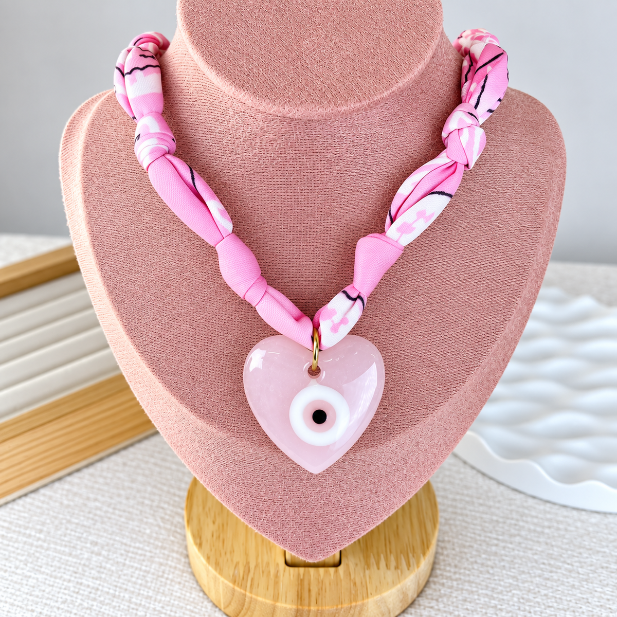 Collar de Tela con Dije de Resina CB905-5