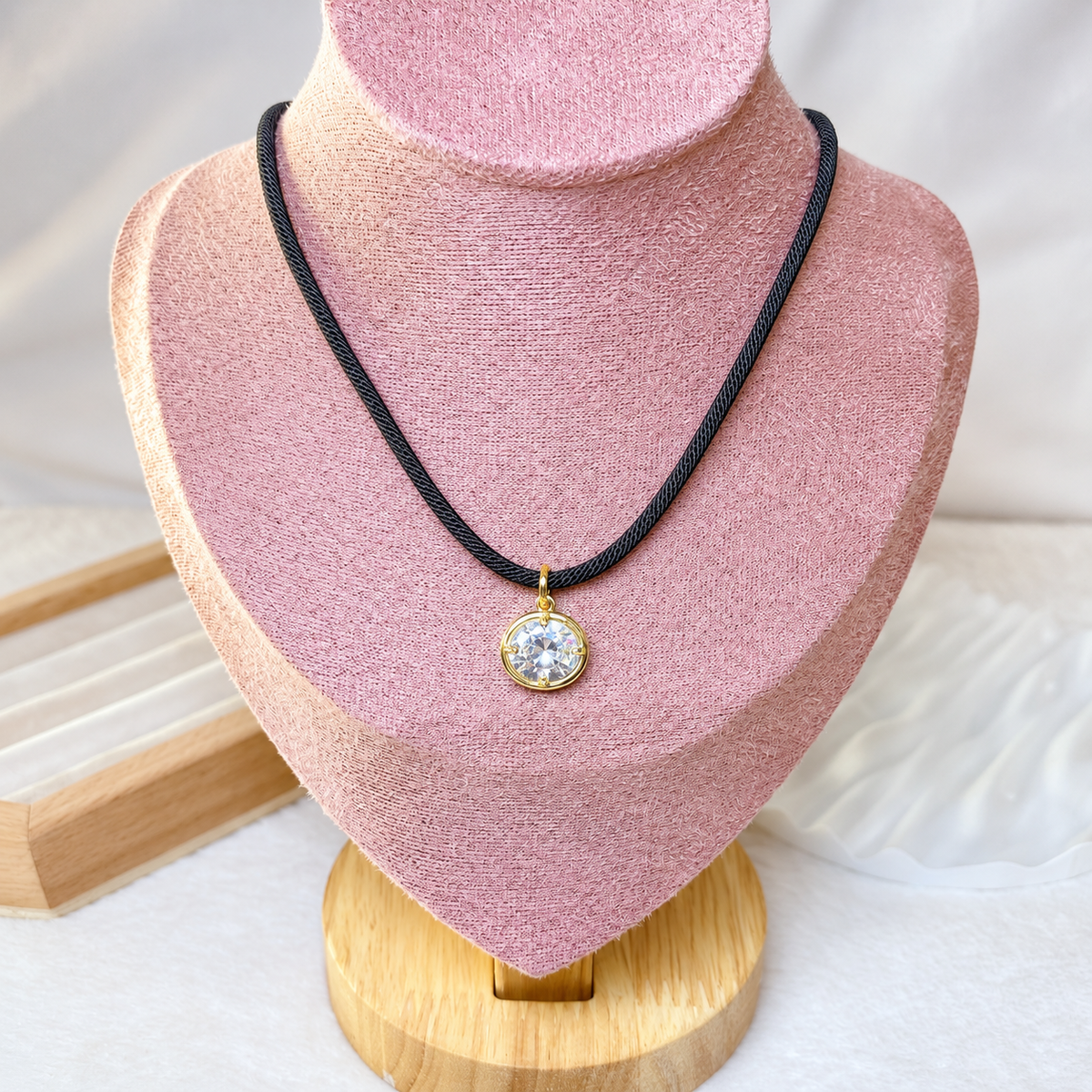 Collar de Cuerda con Dije de Chapa de Oro CC2625-1