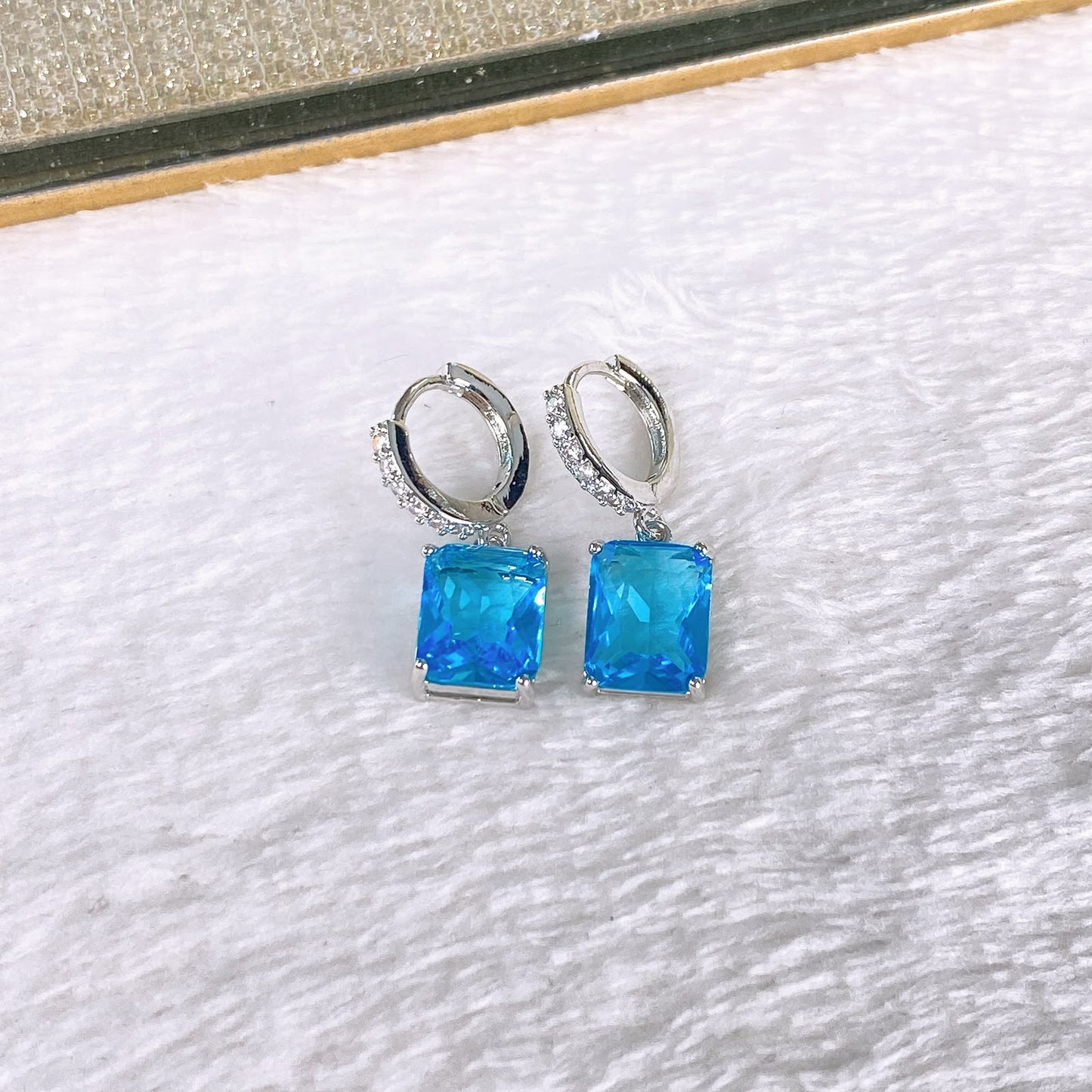 Arete de Chapa de Oro y Zirconia COA2912-3