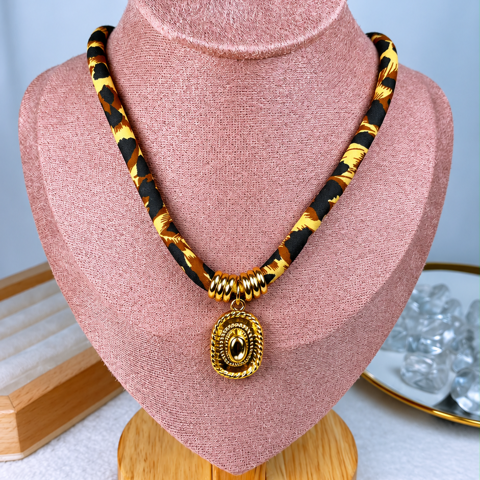 Collar Vaquero de Tela con Dije de Acero Inoxidable CAI3549-2