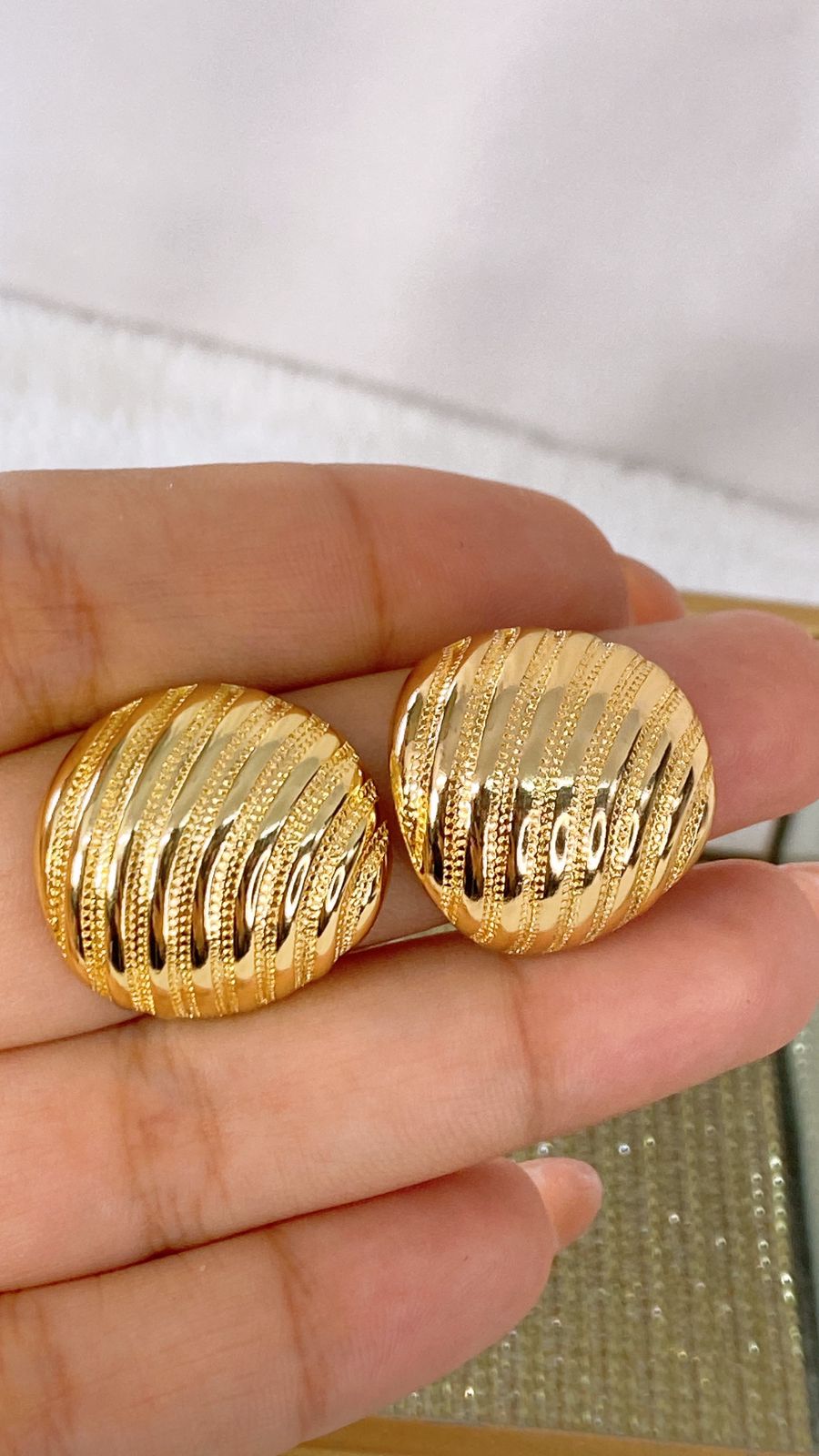 Arete de Chapa de Oro COA1952-1