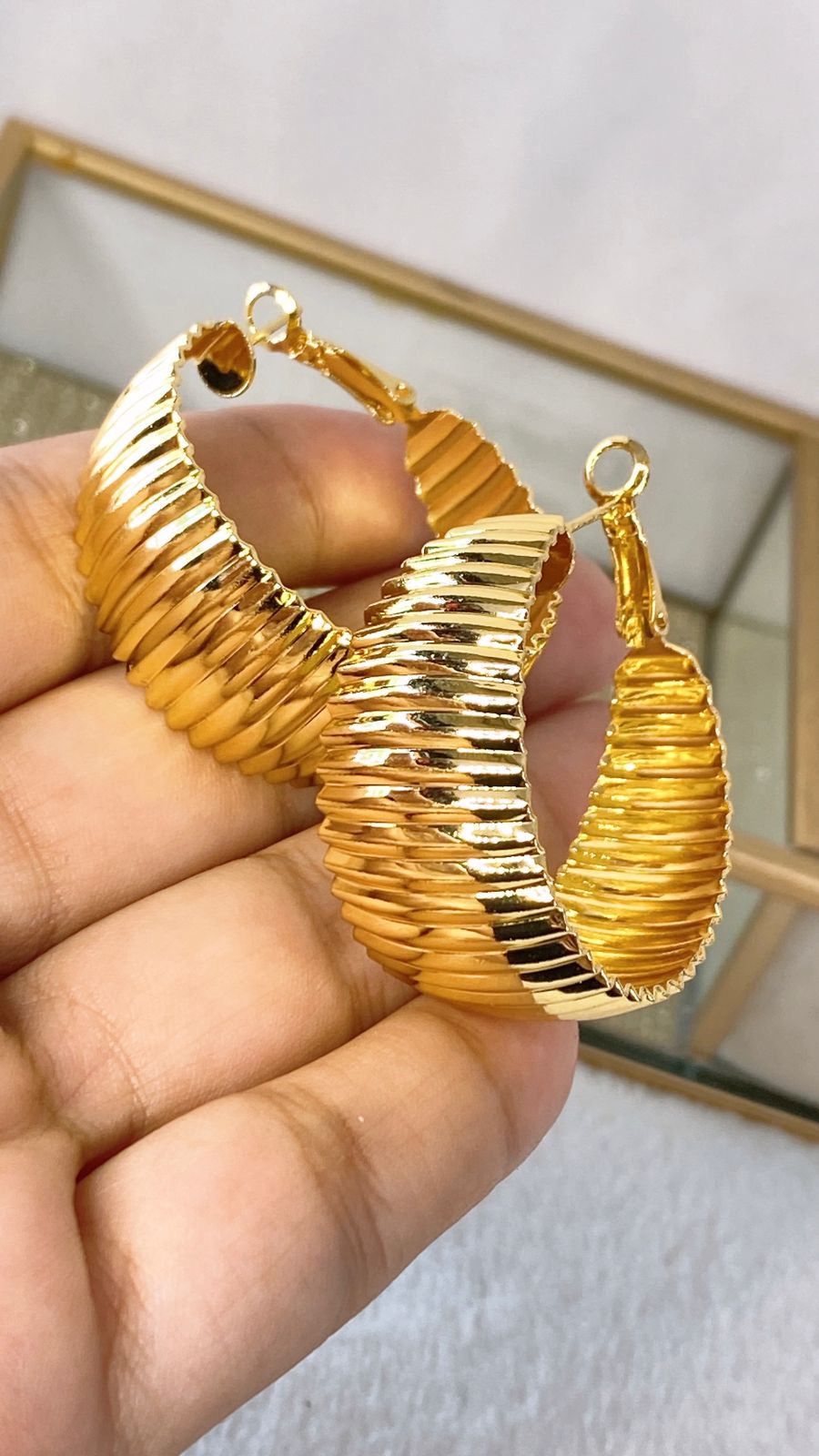 Arete de Chapa de Oro COA1960-1
