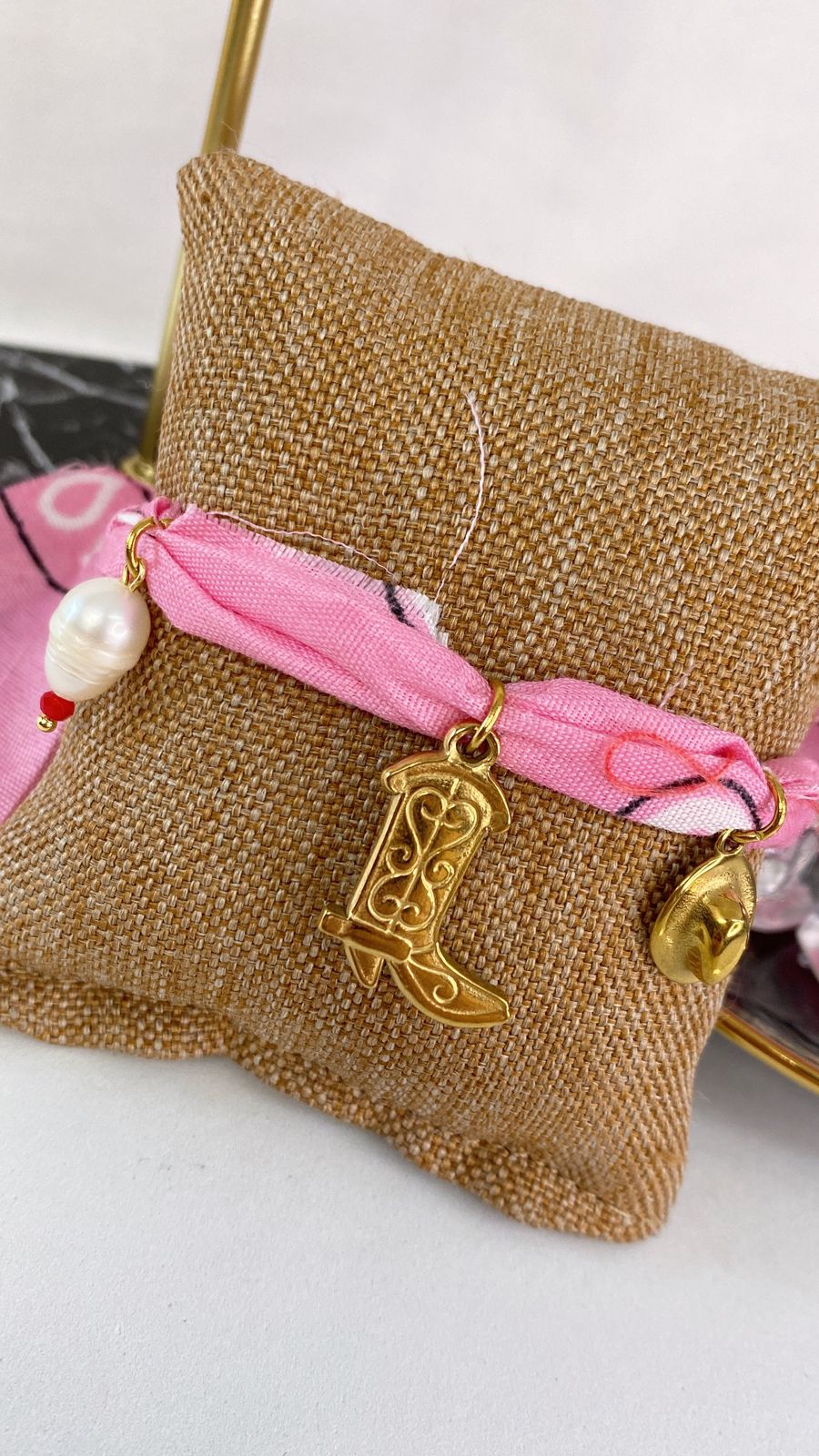 Pulsera de Tela con dijes de Acero Inoxidable y chapa de Oro PAI1018-1