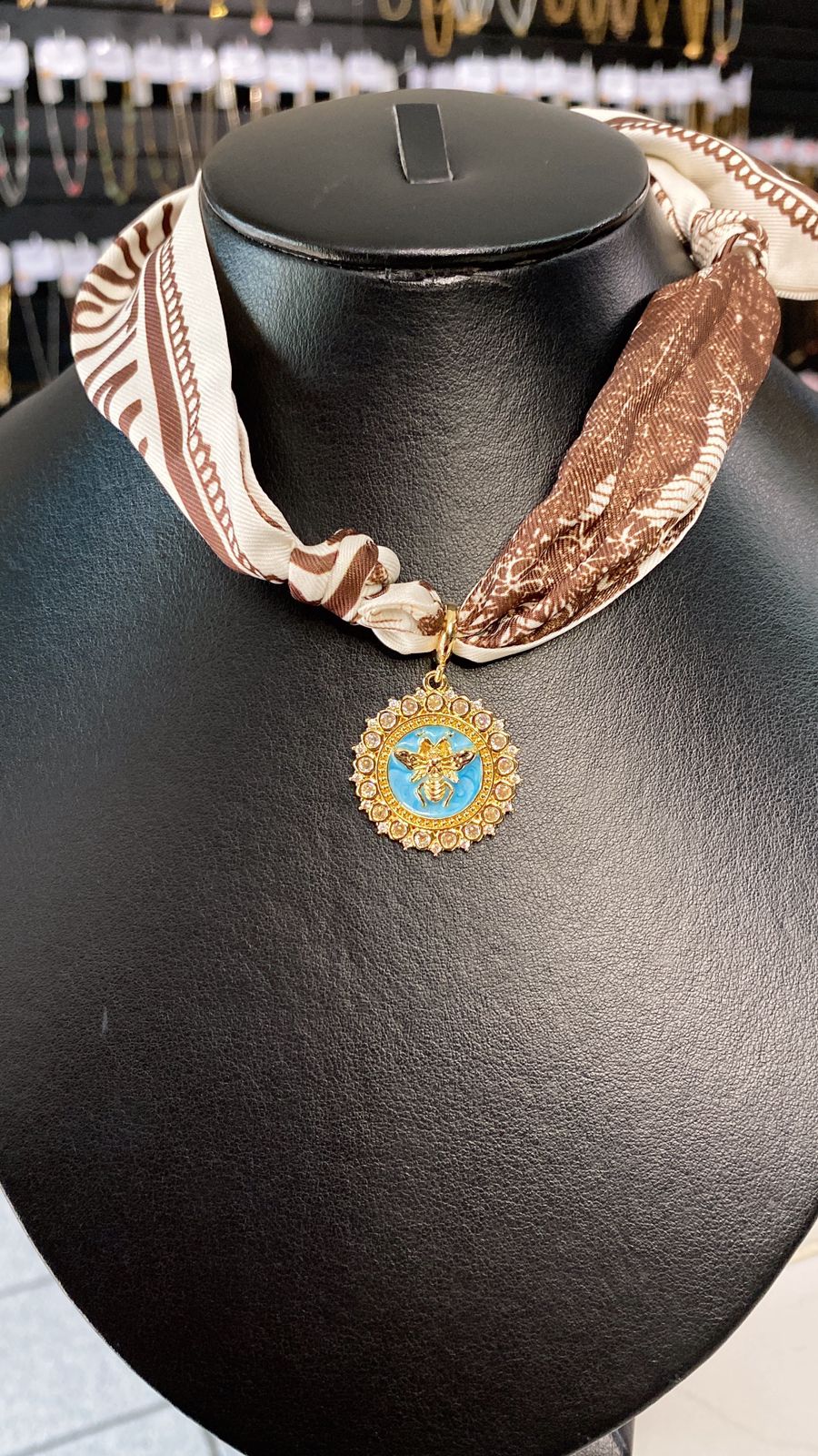 Collar de Tela con Dije de Chapa de Oro CC2155-2