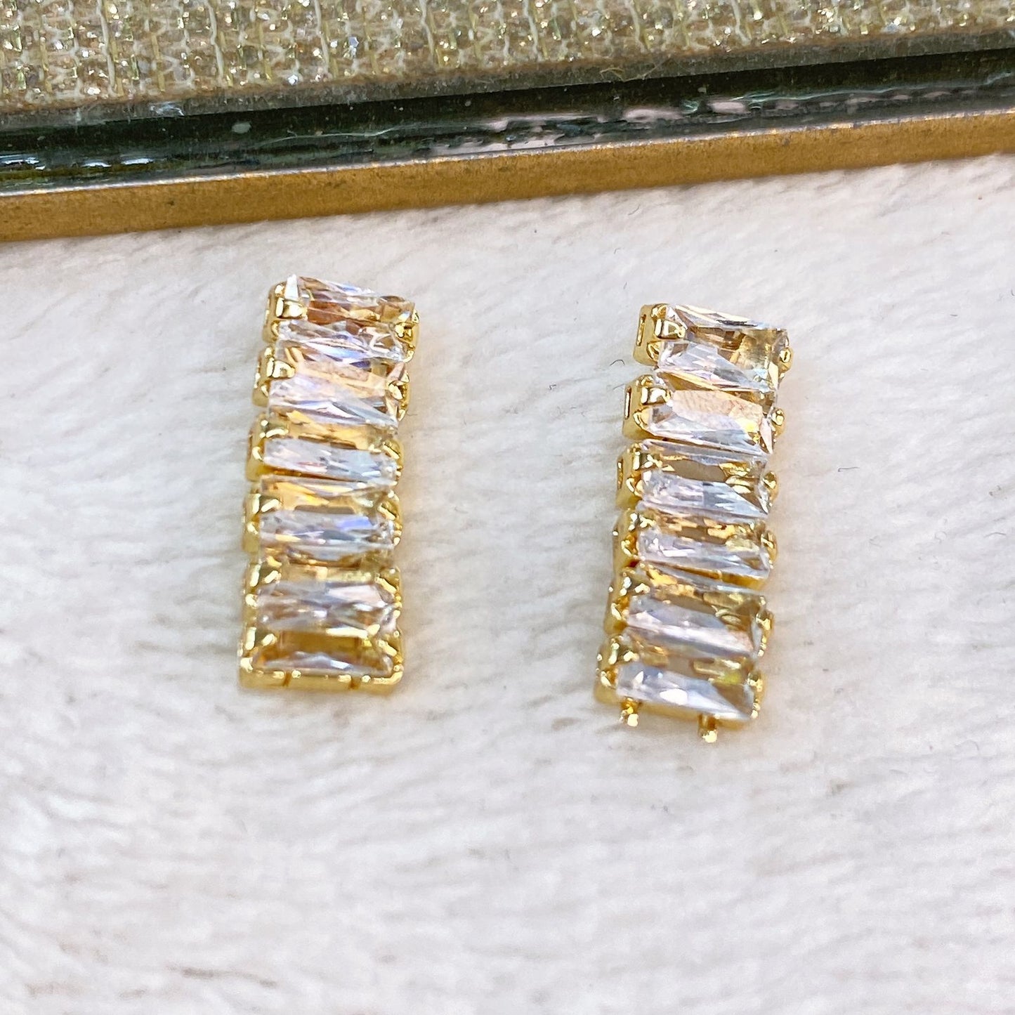 Arete de Chapa de Oro COA2021-1