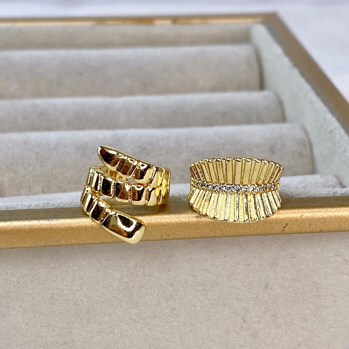 Simulador o Ear Cuff de Chapa de Oro COA2031-1