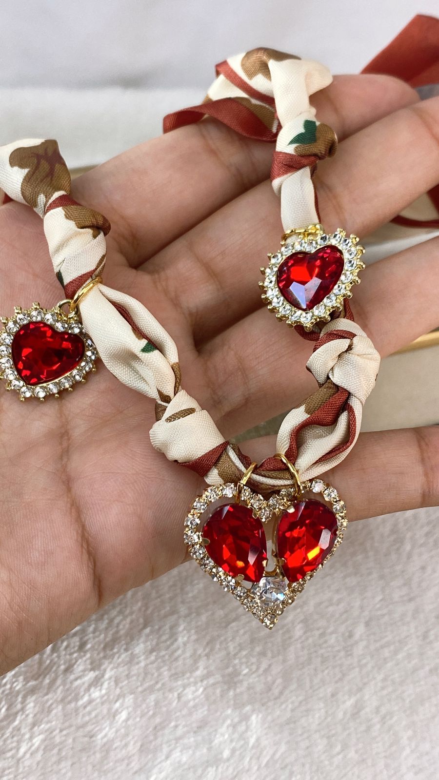 Collar de Tela con Dijes de Aleación CB852-4