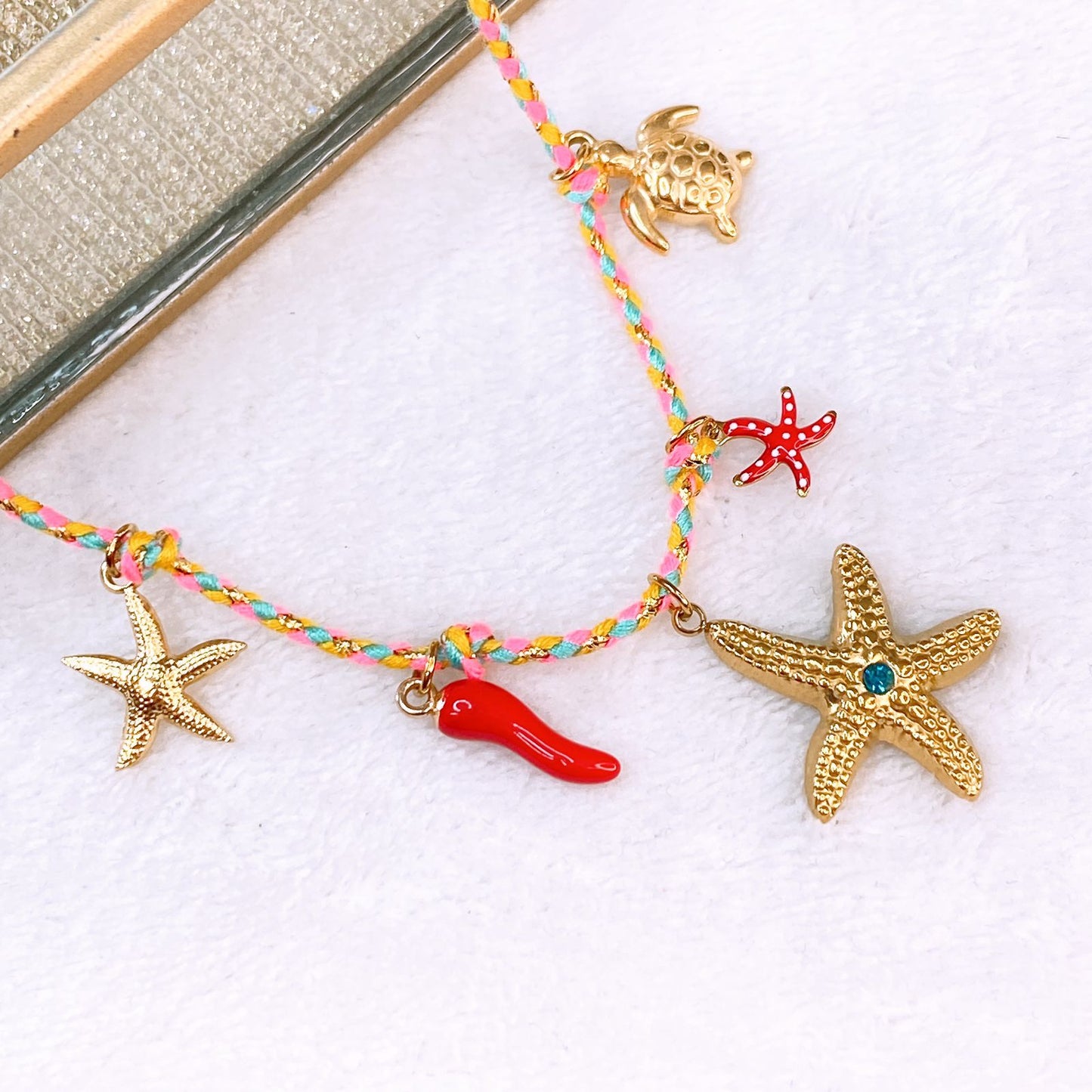 Collar de Cuerda con Dijes de Acero Inoxidable CAI3085-1