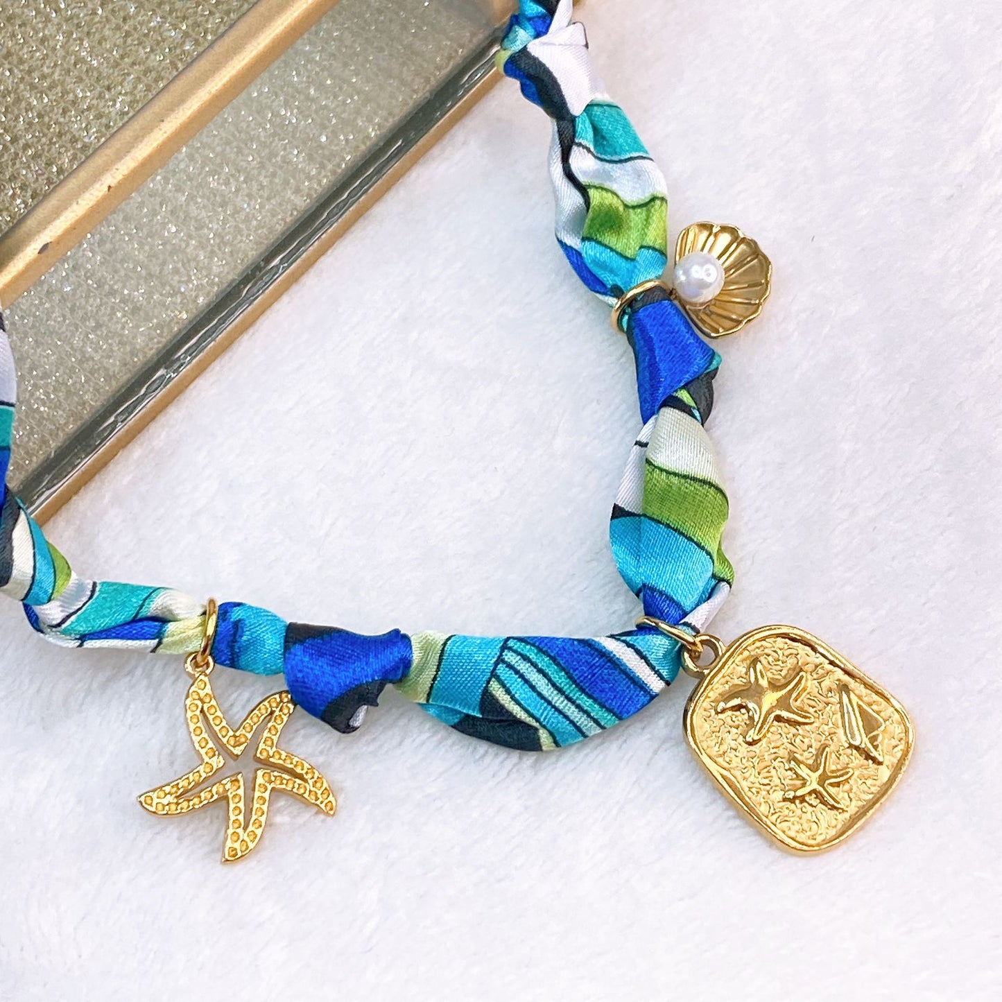 Collar de Tela con Dijes de Acero Inoxidable CAI3183-1