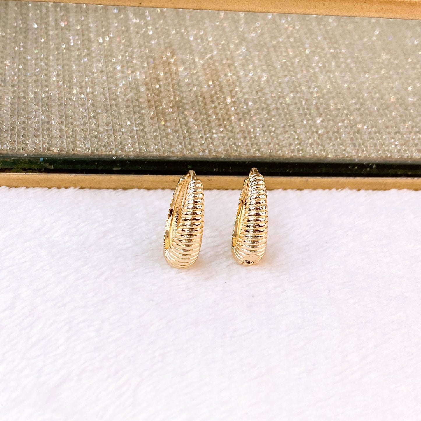Arete de Chapa de Oro COA2820-1