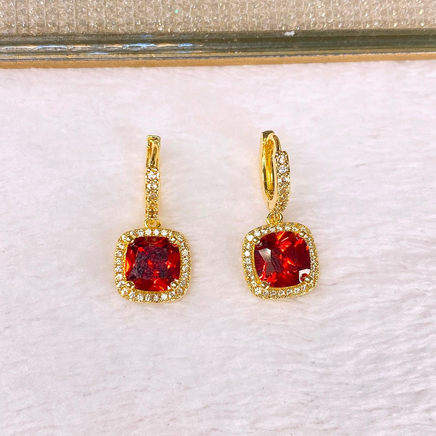 Arete de Chapa de Oro y Zirconias COA2903-1