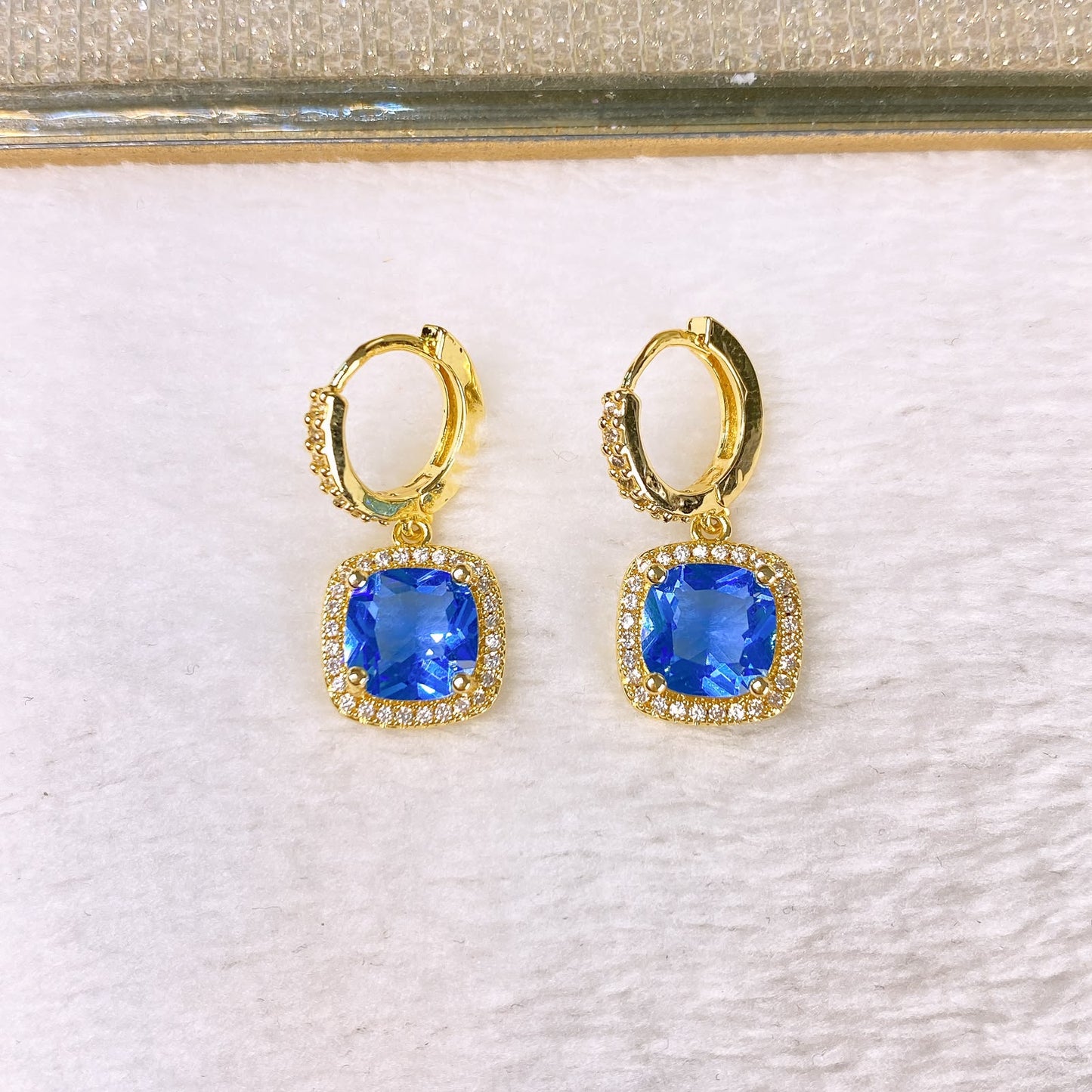 Arete de Chapa de Oro y Zirconias COA2901-1