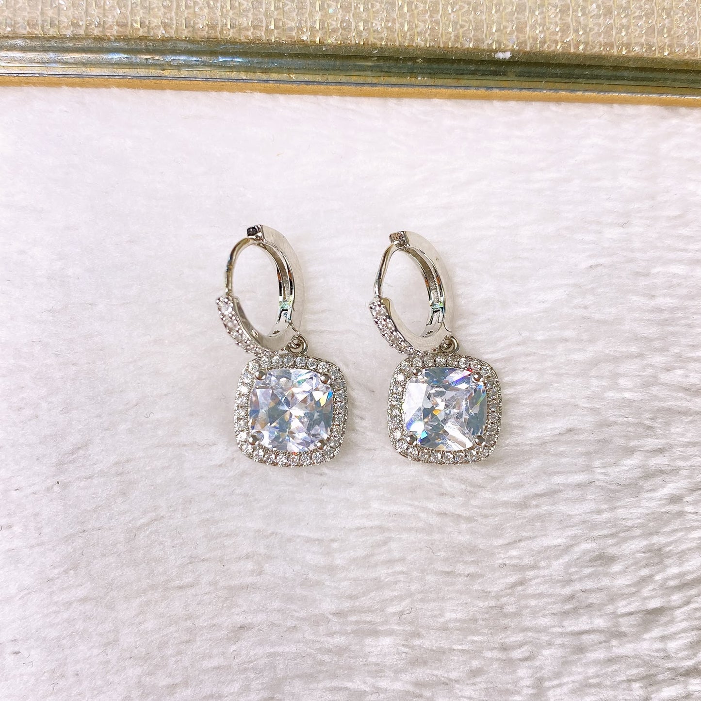Arete de Chapa de Oro y Zirconias COA2897-2