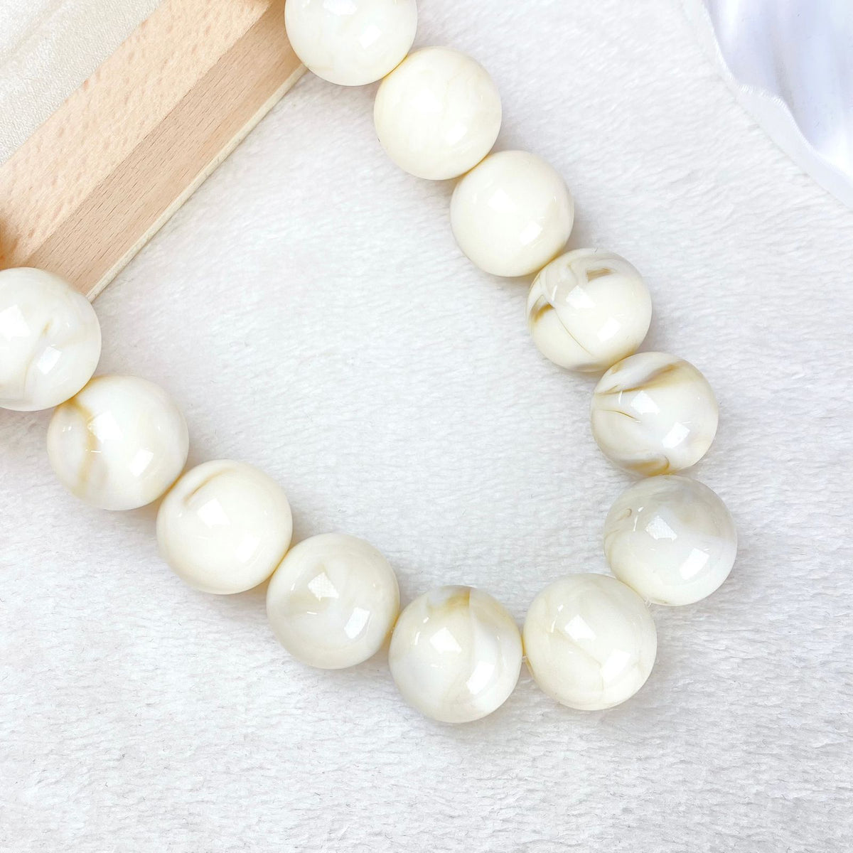 Collar de Acrilico y Chapa de Oro CC2589-2