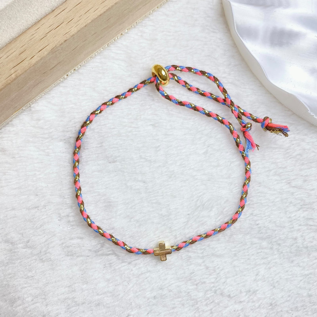 Pulsera Hilo con Chapa de oro COP1992-2