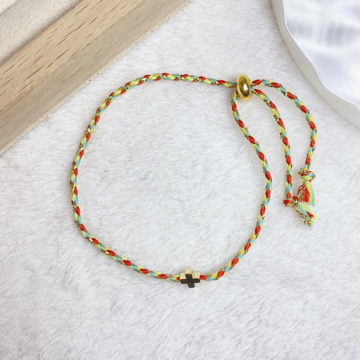 Pulsera Hilo con Chapa de oro COP1992-6