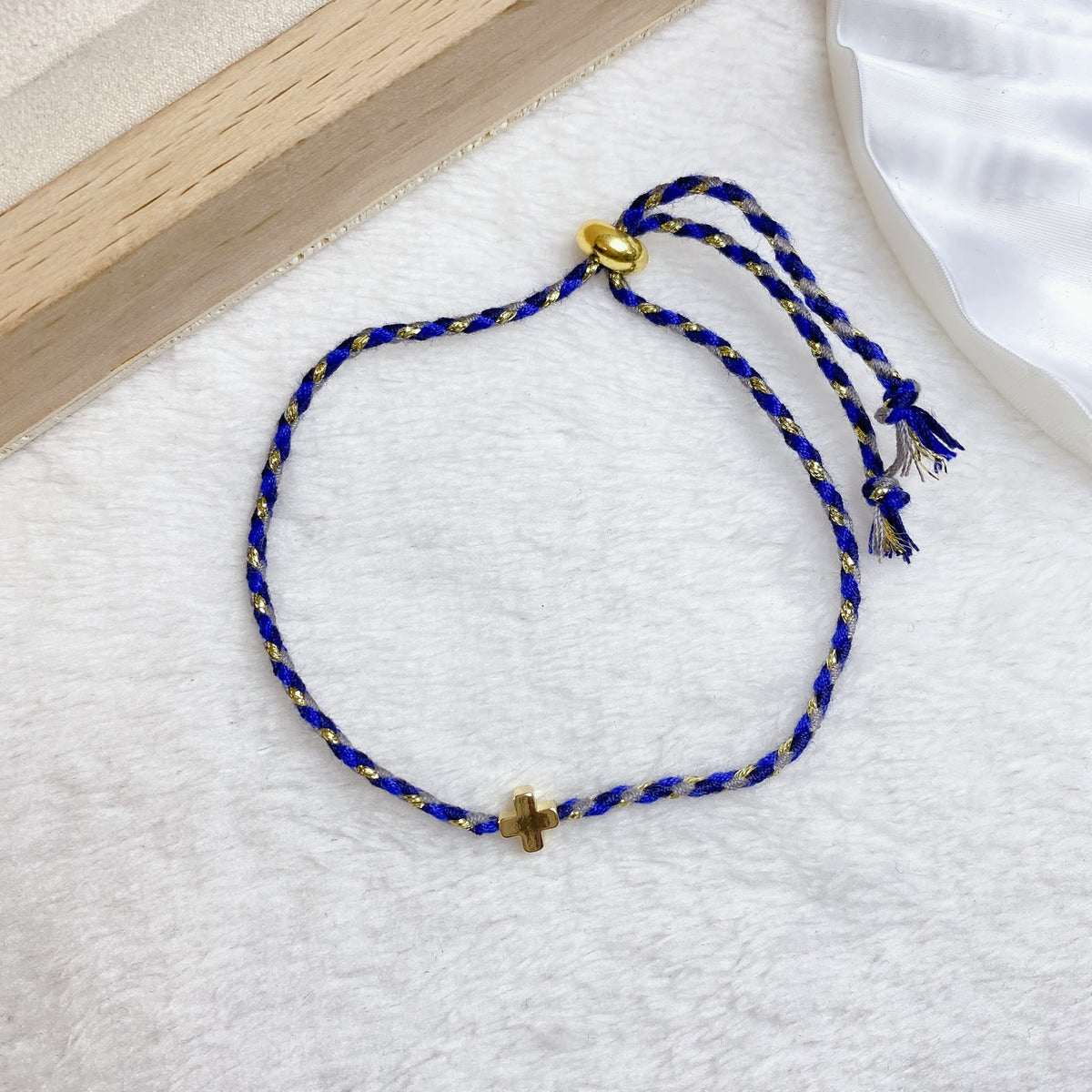 Pulsera Hilo con Chapa de oro COP1992-10