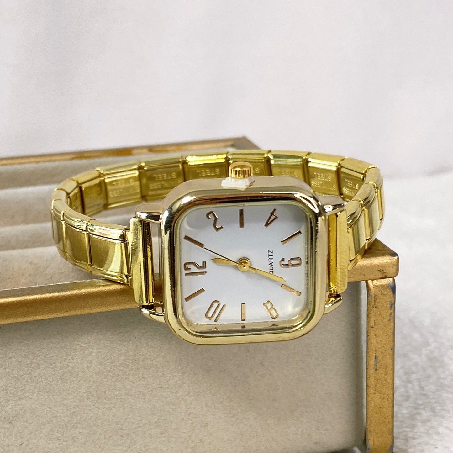 Reloj en Pulsera Italiana de Acero con Baño de Chapa de Oro PAI1047-1