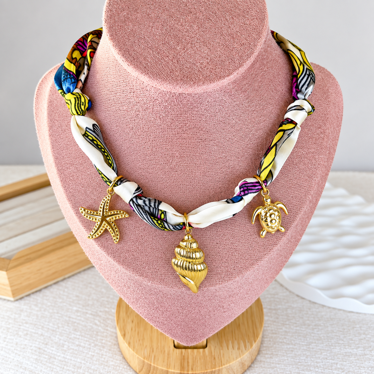 Collar de Tela con Dijes de Acero Inoxidable CAI3195-1