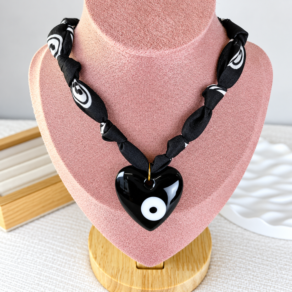 Collar de Tela con Dije de Resina CB905-1