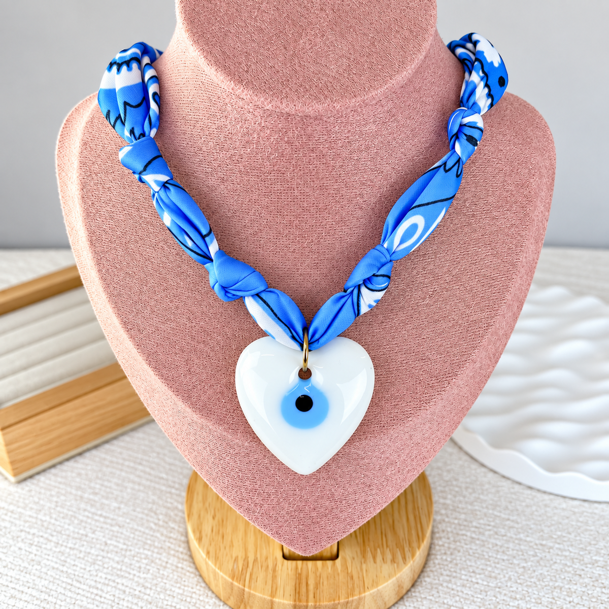 Collar de Tela con Dije de Resina CB905-4