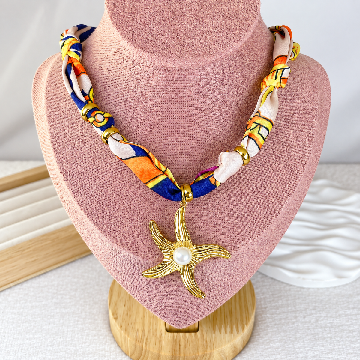Collar de Tela con Dijes de Acero Inoxidable CAI3182-1