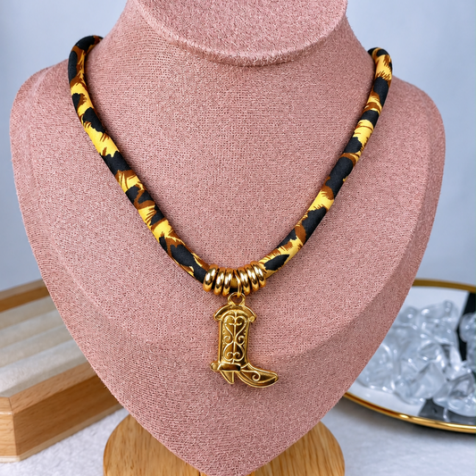 Collar Vaquero de Tela con Dije de Acero Inoxidable CAI3549-1