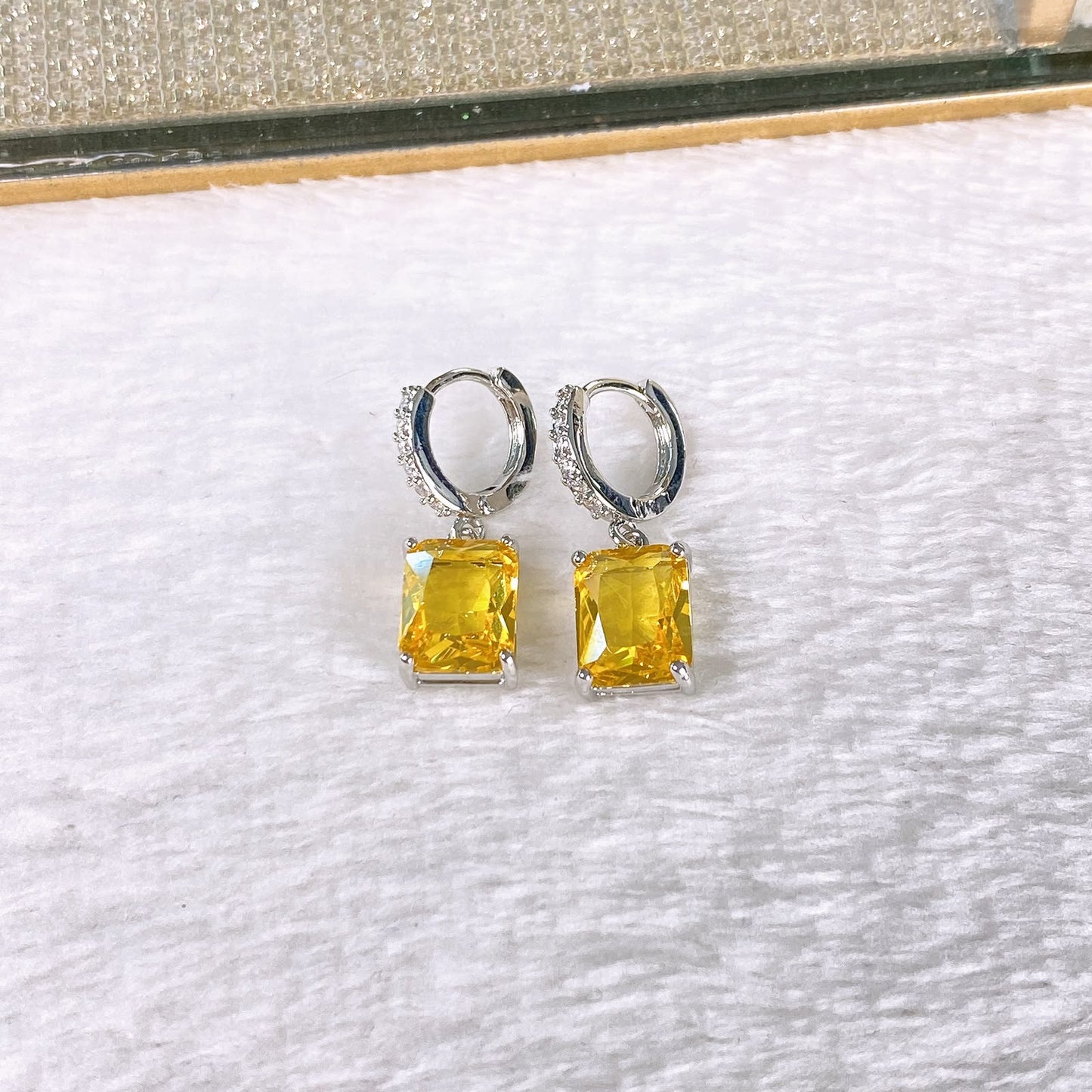 Arete de Chapa de Oro y Zirconia COA2912-5