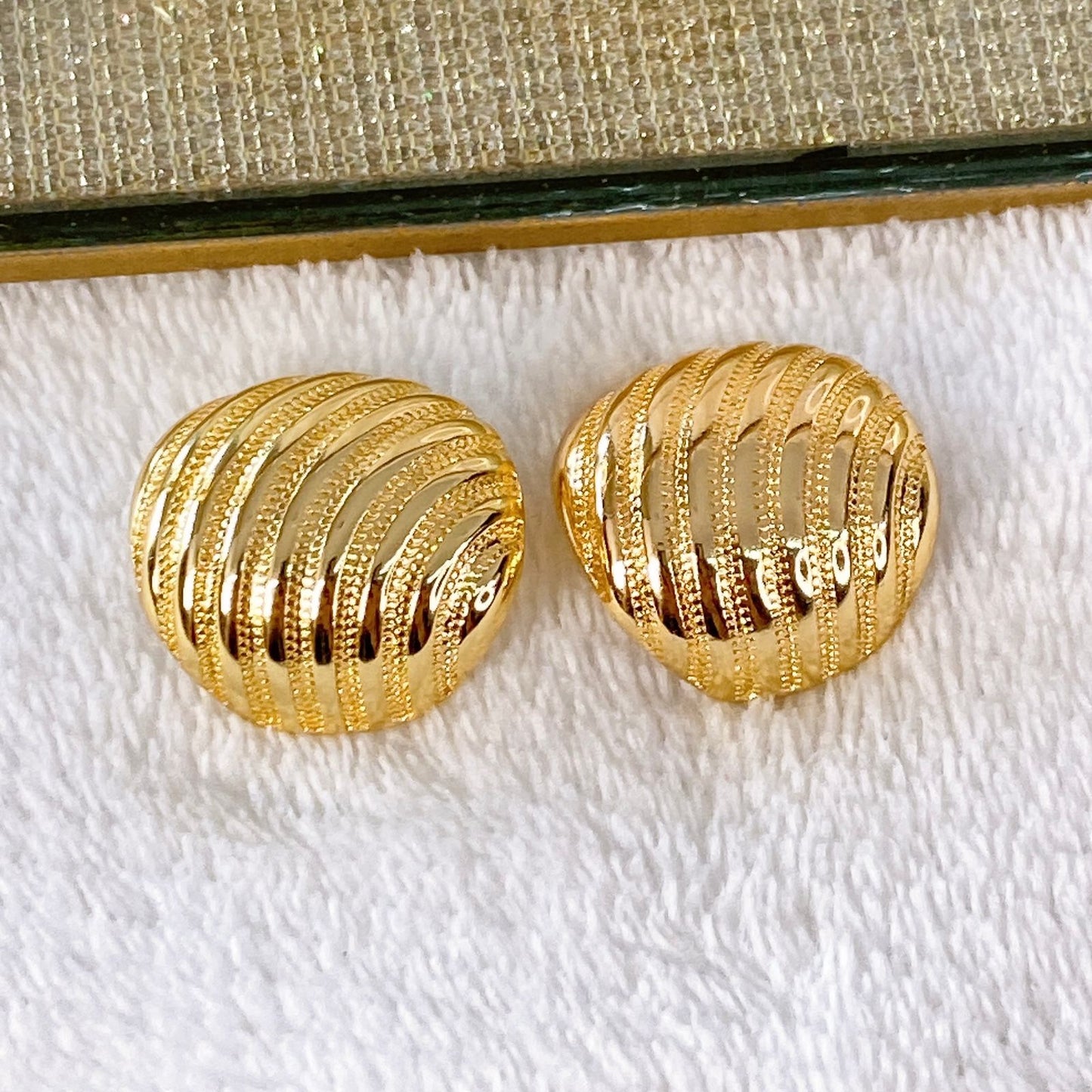 Arete de Chapa de Oro COA1952-1