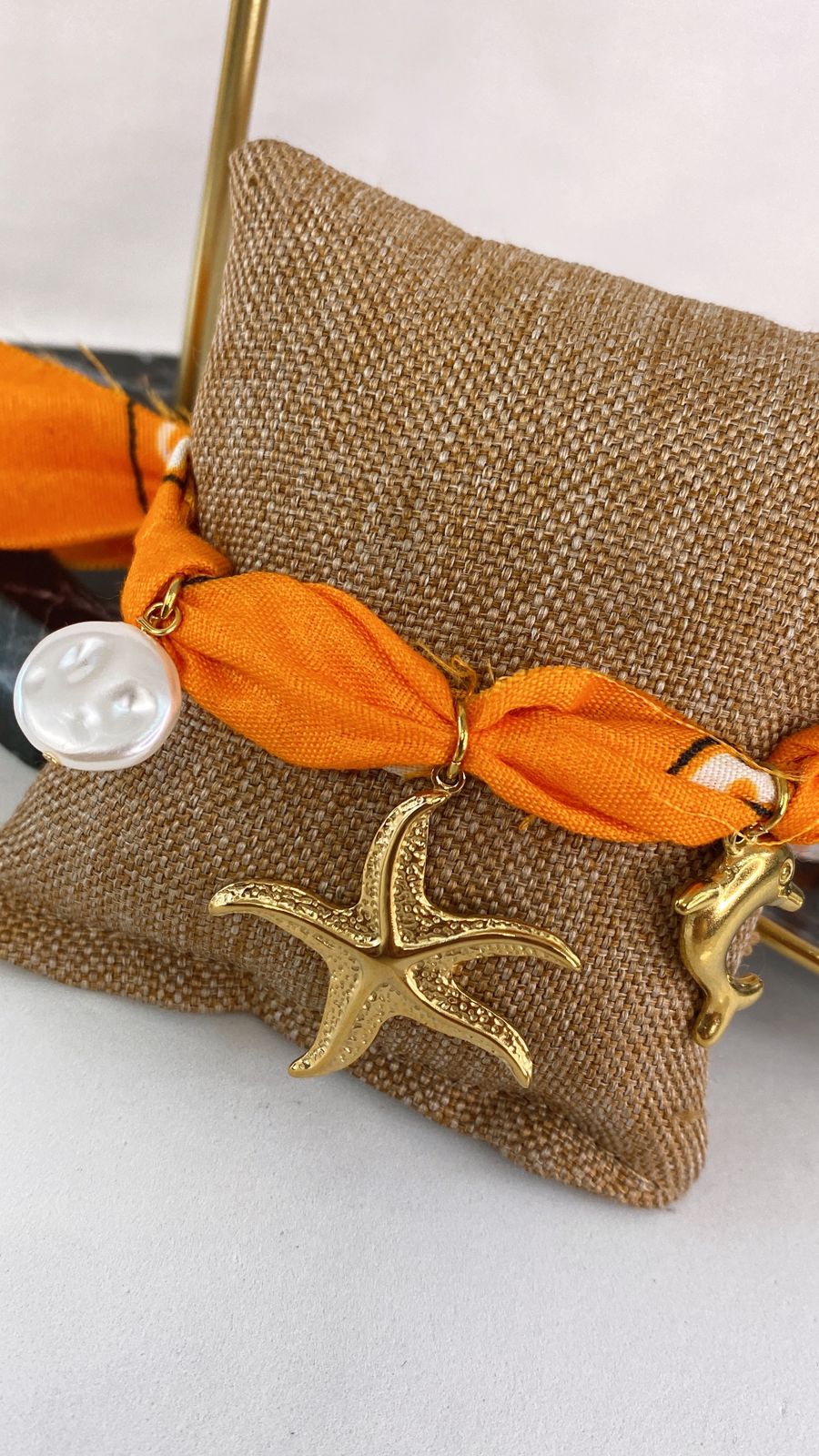 Pulsera de Tela con dijes de Acero Inoxidable y chapa de Oro PAI1018-2
