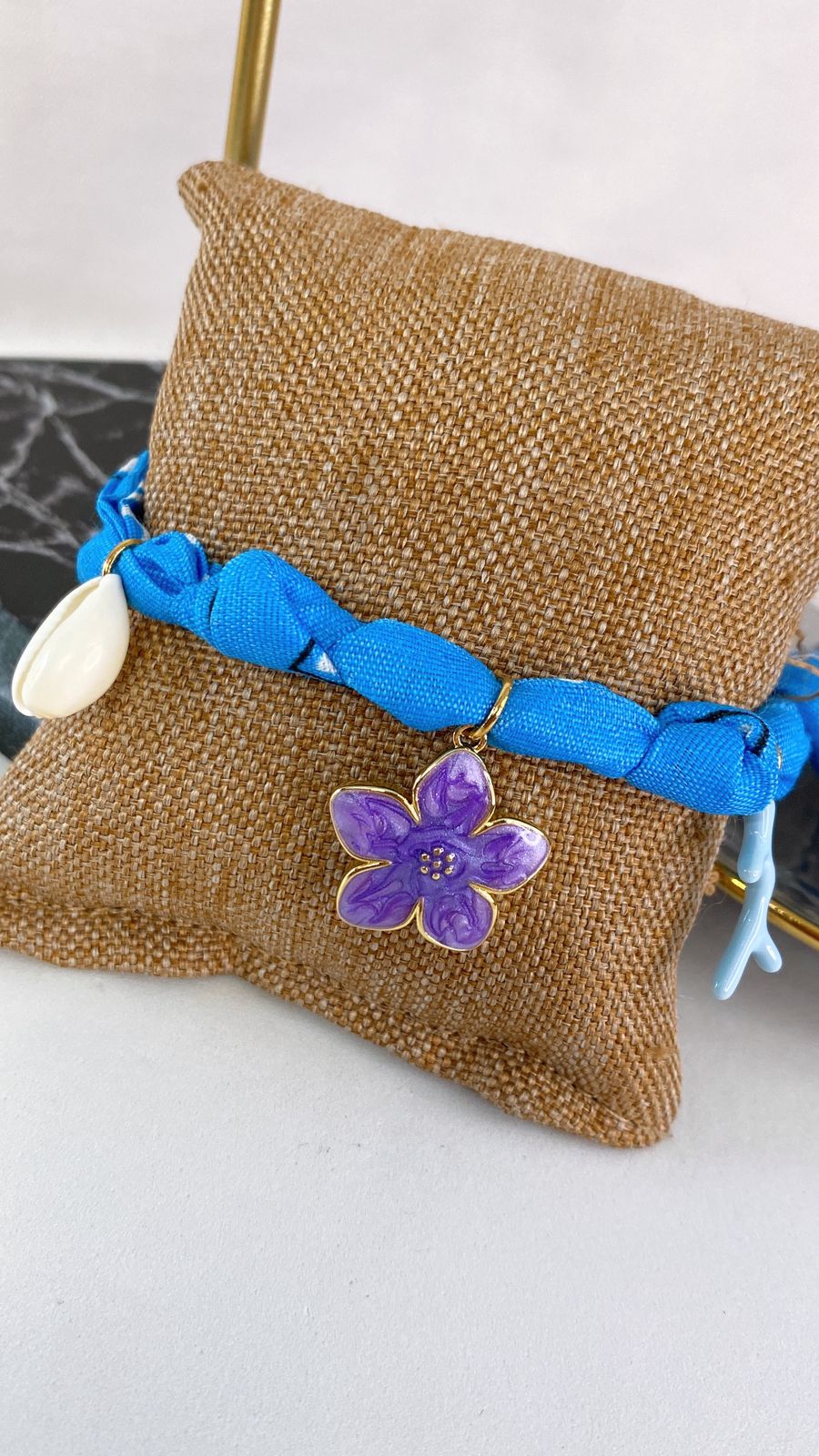 Pulsera de Tela con dijes de Acero Inoxidable y chapa de Oro PAI1018-3