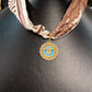 Collar de Tela con Dije de Chapa de Oro CC2155-2