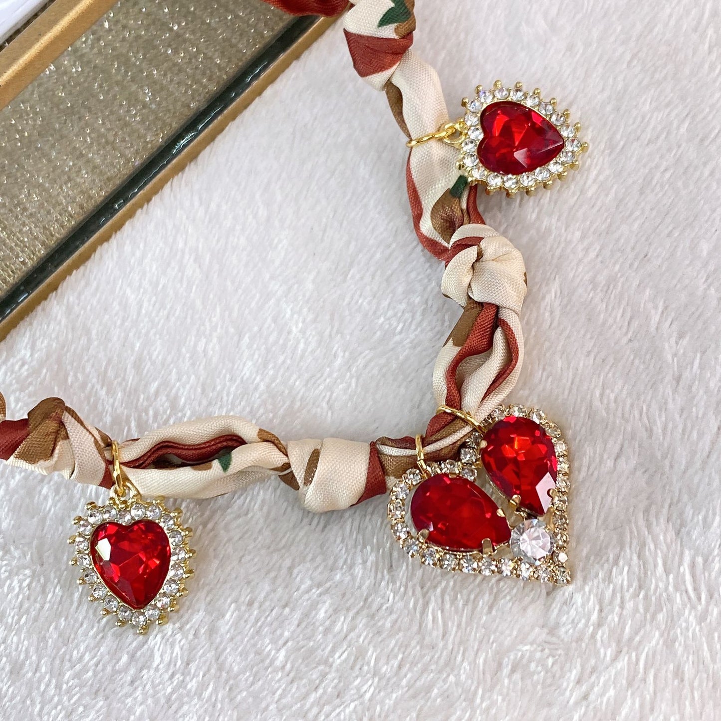 Collar de Tela con Dijes de Aleación CB852-4