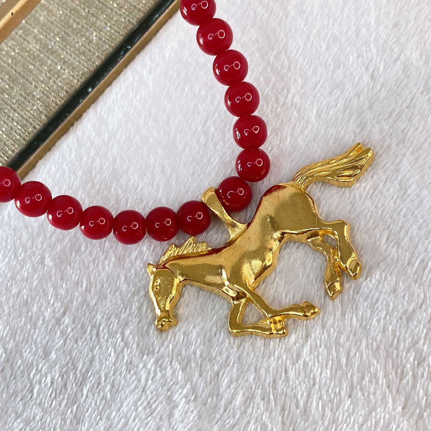 Collar con Cuencas con Dije de Chapa de Oro CC2250-1