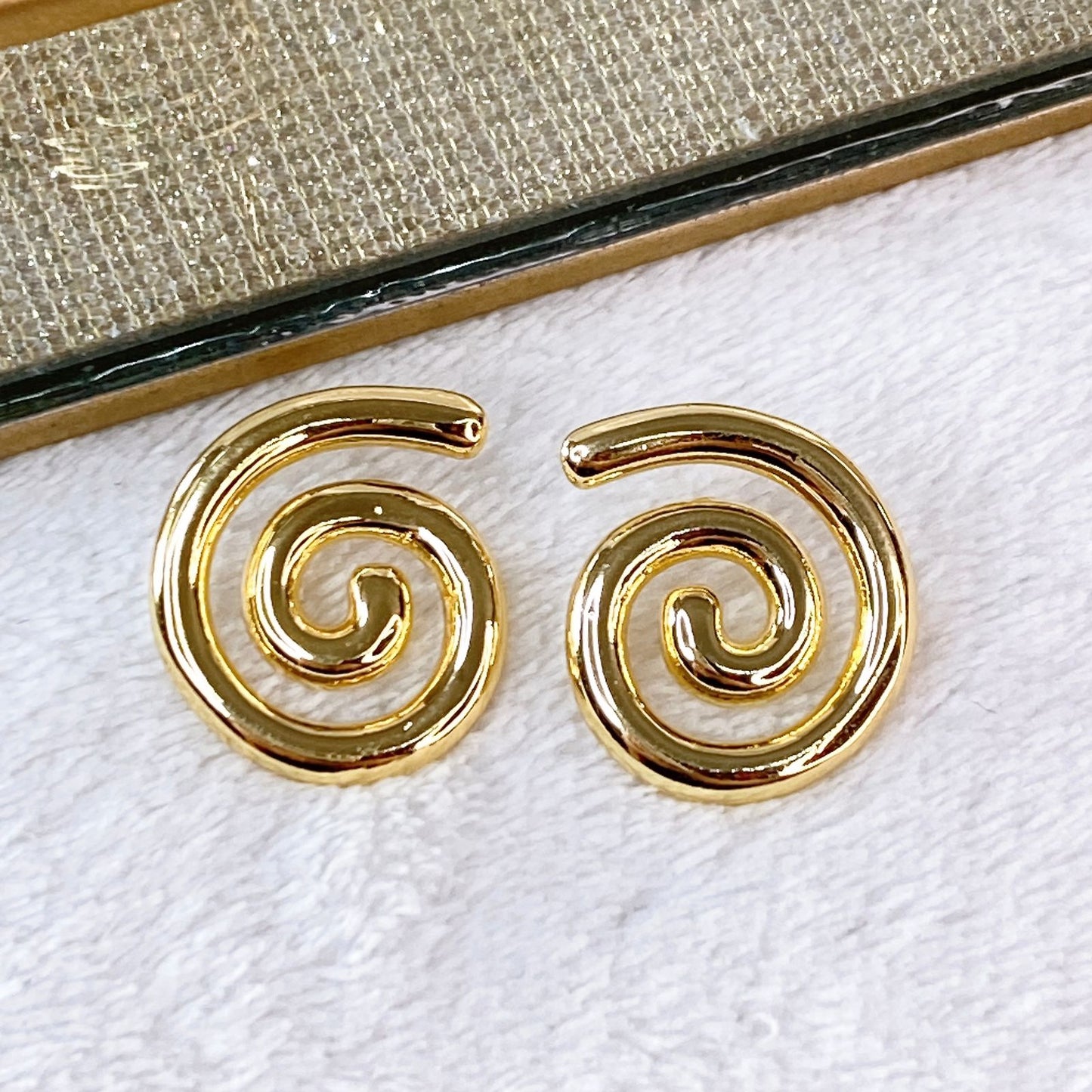 Arete de Chapa de Oro COA2162-1