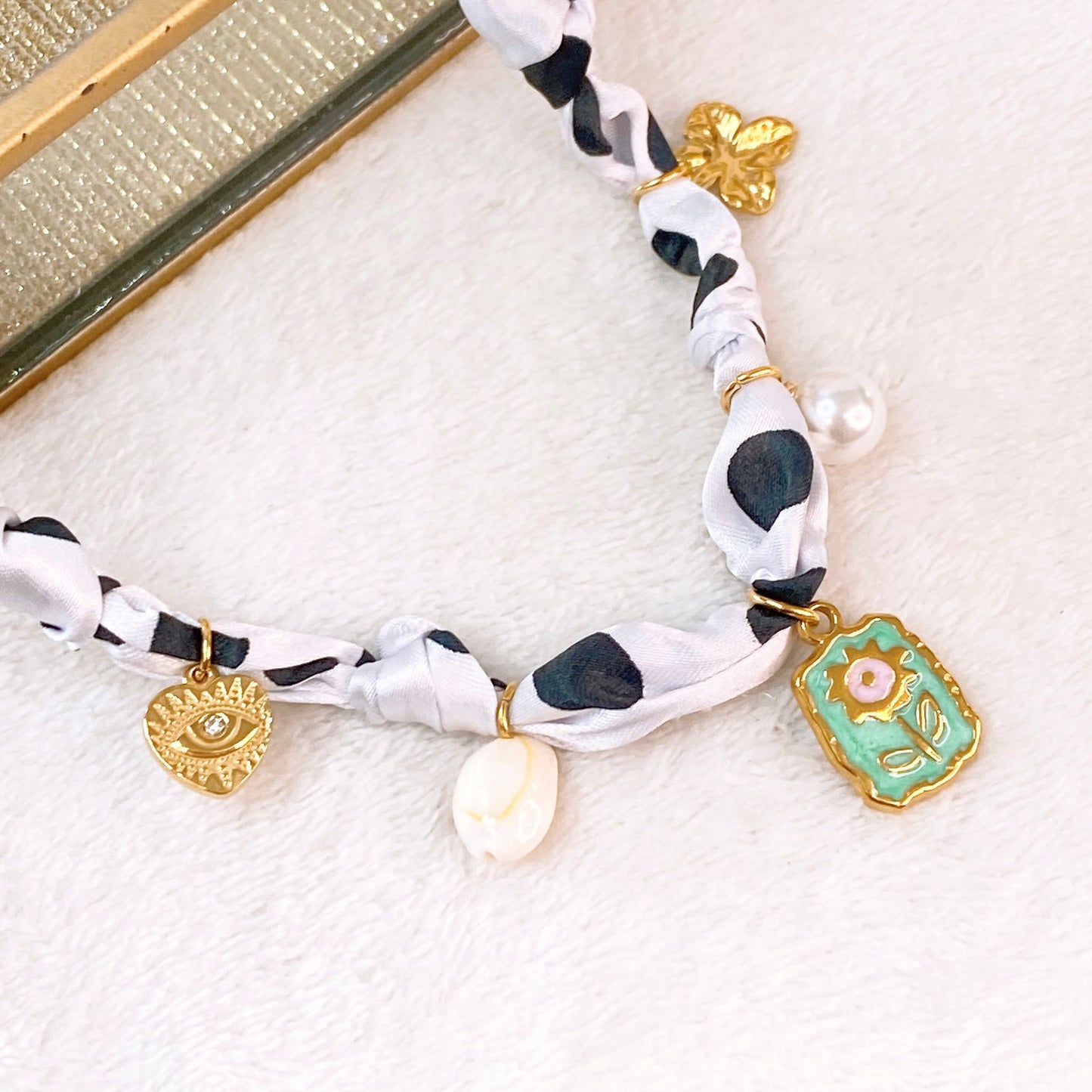 Collar de Tela con Dijes de Acero Inoxidable CAI3188-1