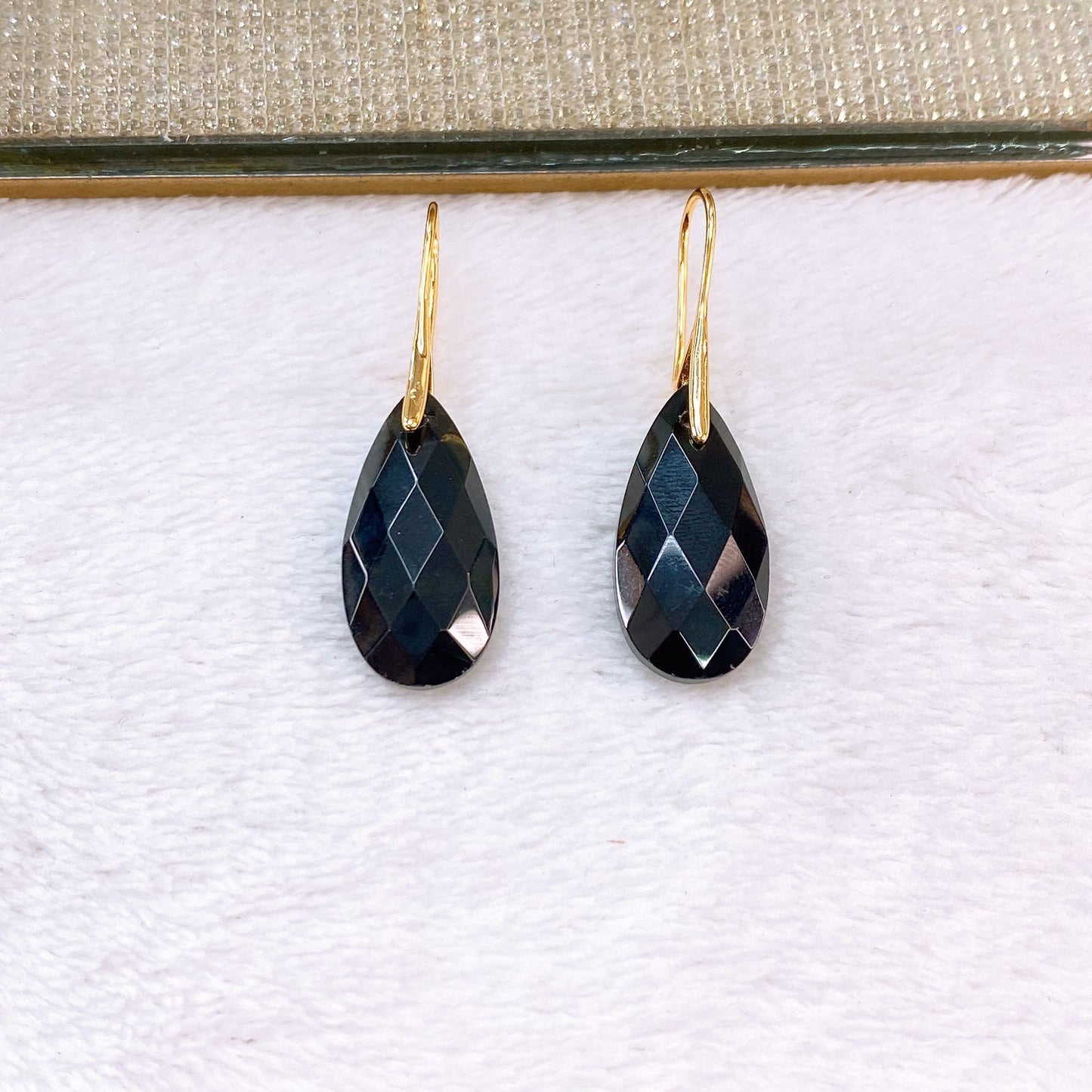 Arete de Chapa de Oro Con Piedra Natural COA2717-3