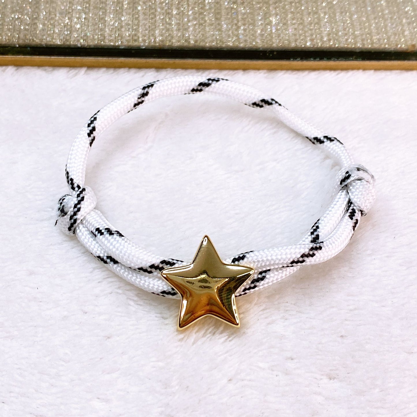 Pulsera Tejida con Dijes de Chapa de Oro COP1748-1