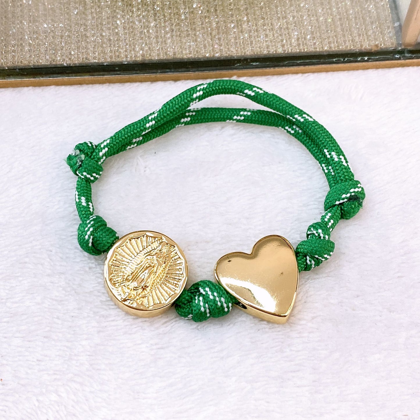 Pulsera Tejida con Dijes de Chapa de Oro COP1750-2