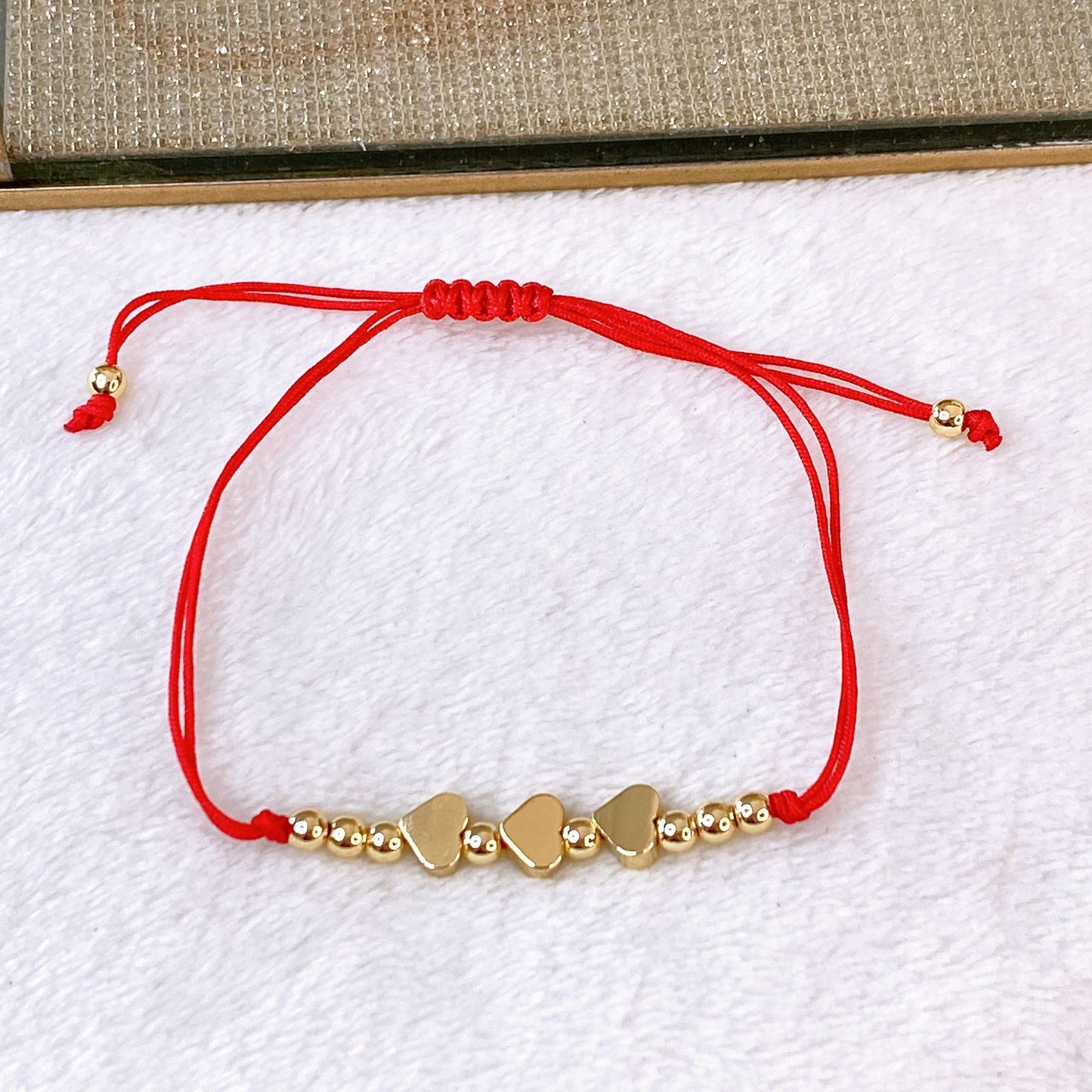 Pulsera de Hilo y Dijes de Chapa de Oro COP1917-1