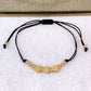 Pulsera de Hilo y Dijes de Chapa de Oro COP1917-2
