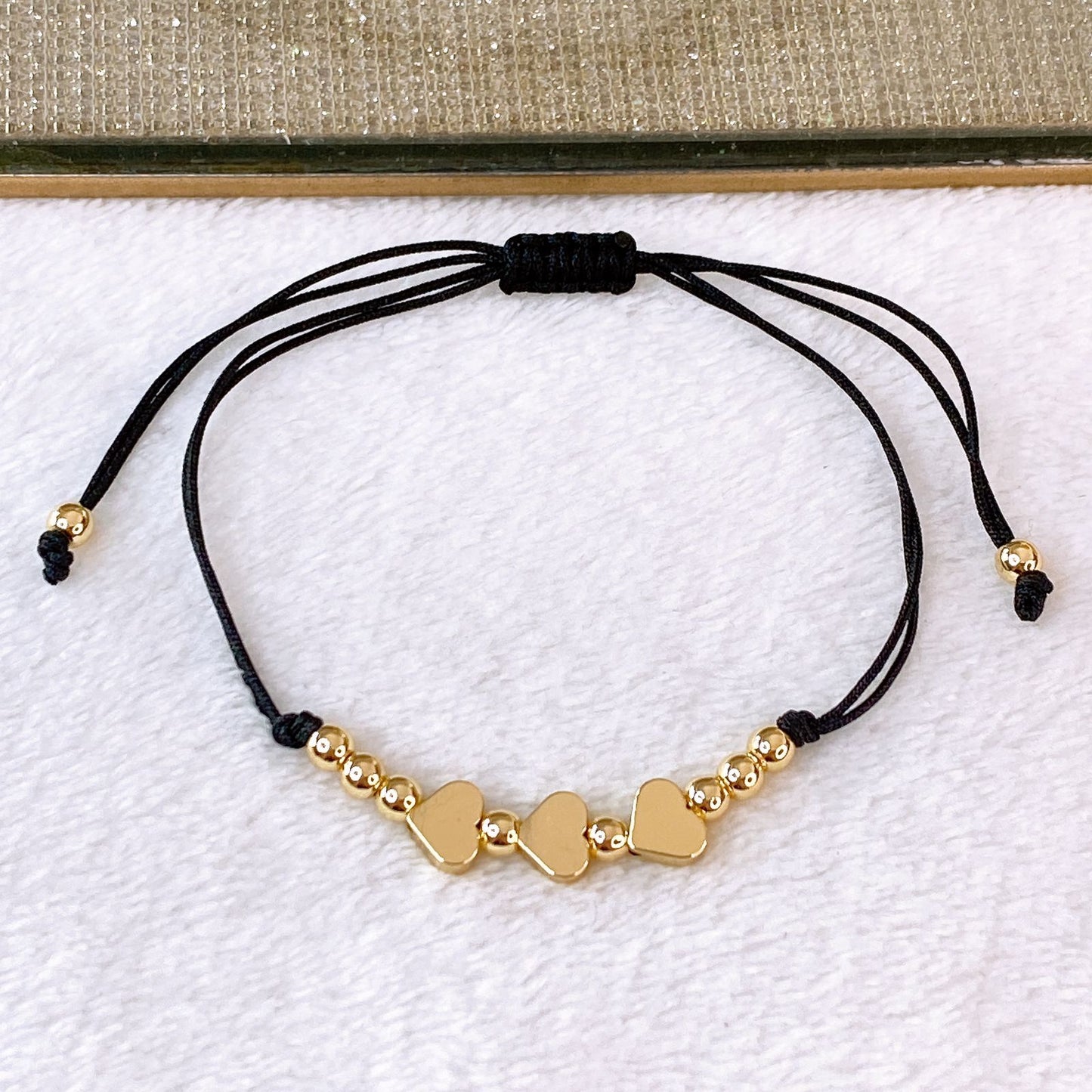 Pulsera de Hilo y Dijes de Chapa de Oro COP1917-2