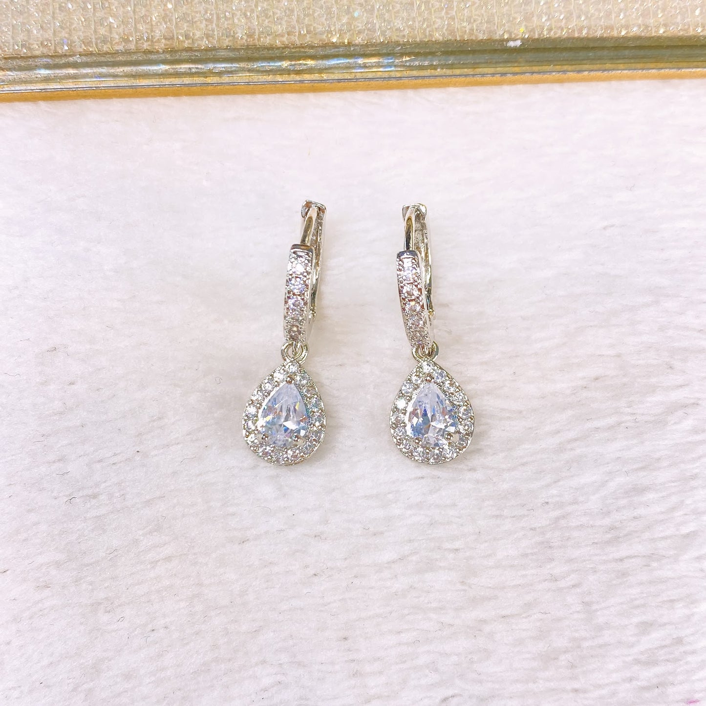 Arete de Chapa de Oro y Zirconias COA2893-2