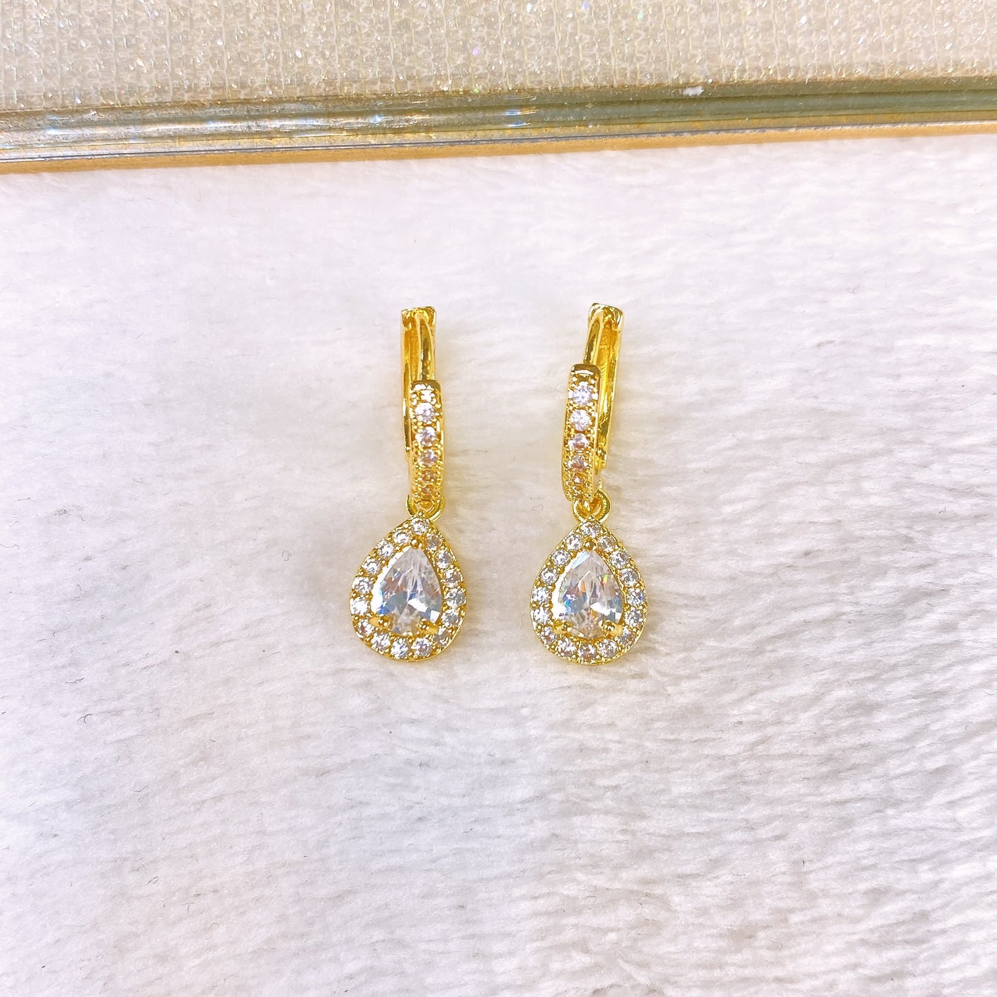 Arete de Chapa de Oro y Zirconias COA2893-1