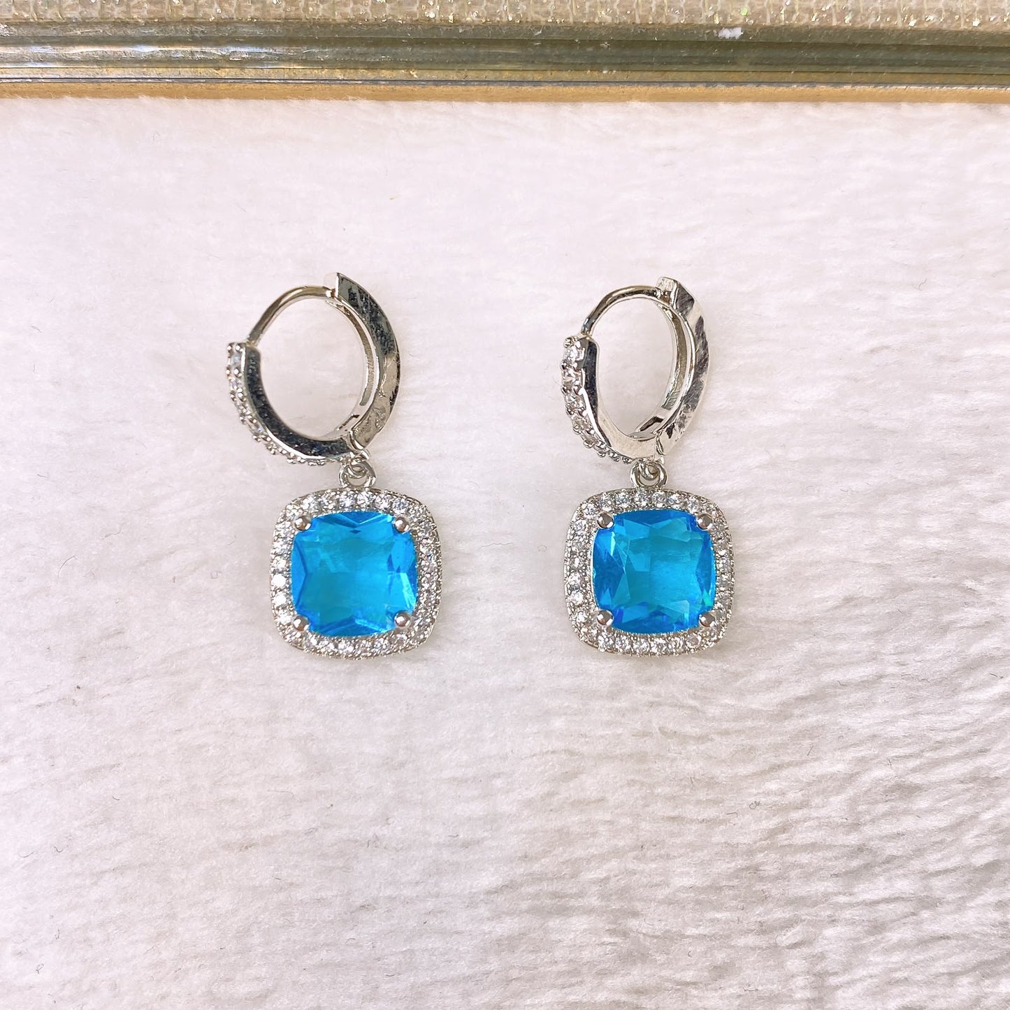 Arete de Chapa de Oro y Zirconias COA2906-2