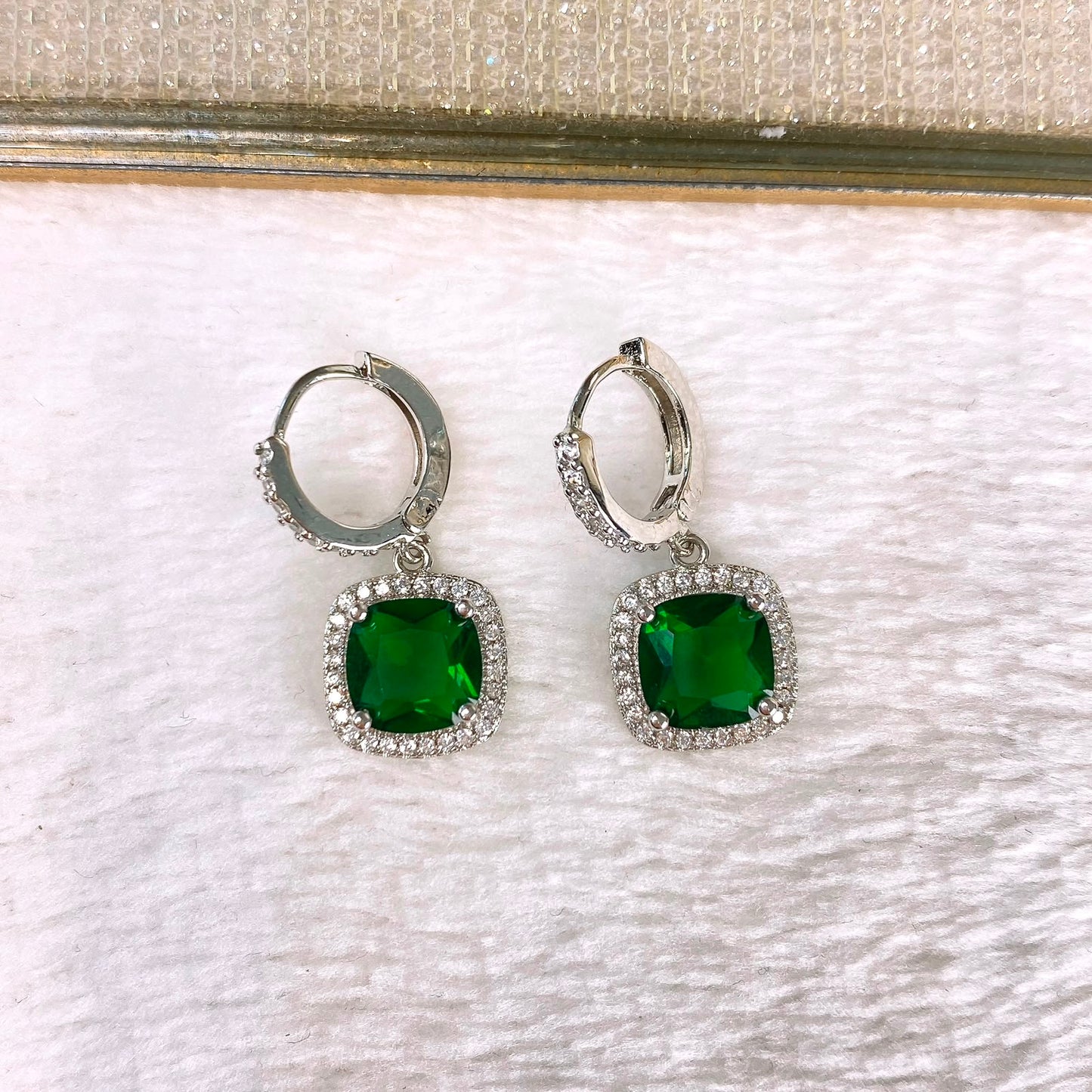 Arete de Chapa de Oro y Zirconias COA2902-2