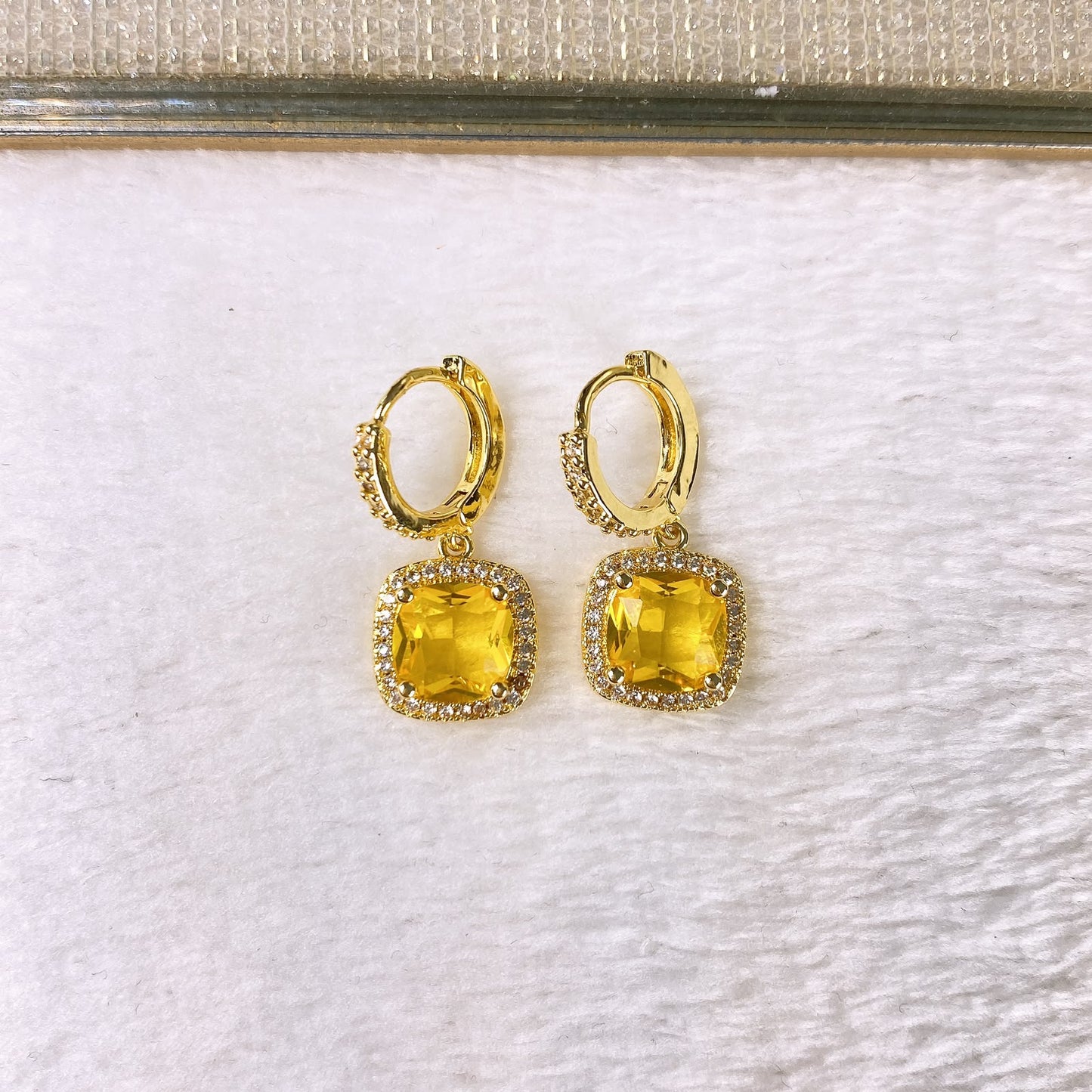 Arete de Chapa de Oro y Zirconias COA2899-1