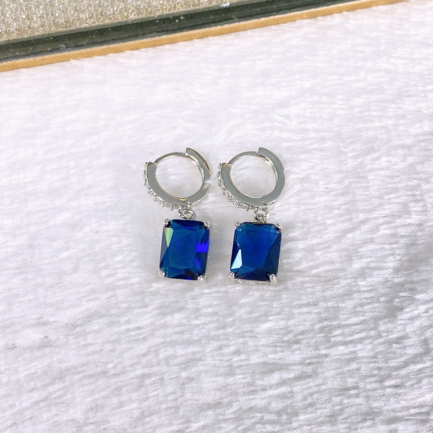Arete de Chapa de Oro y Zirconia COA2912-2