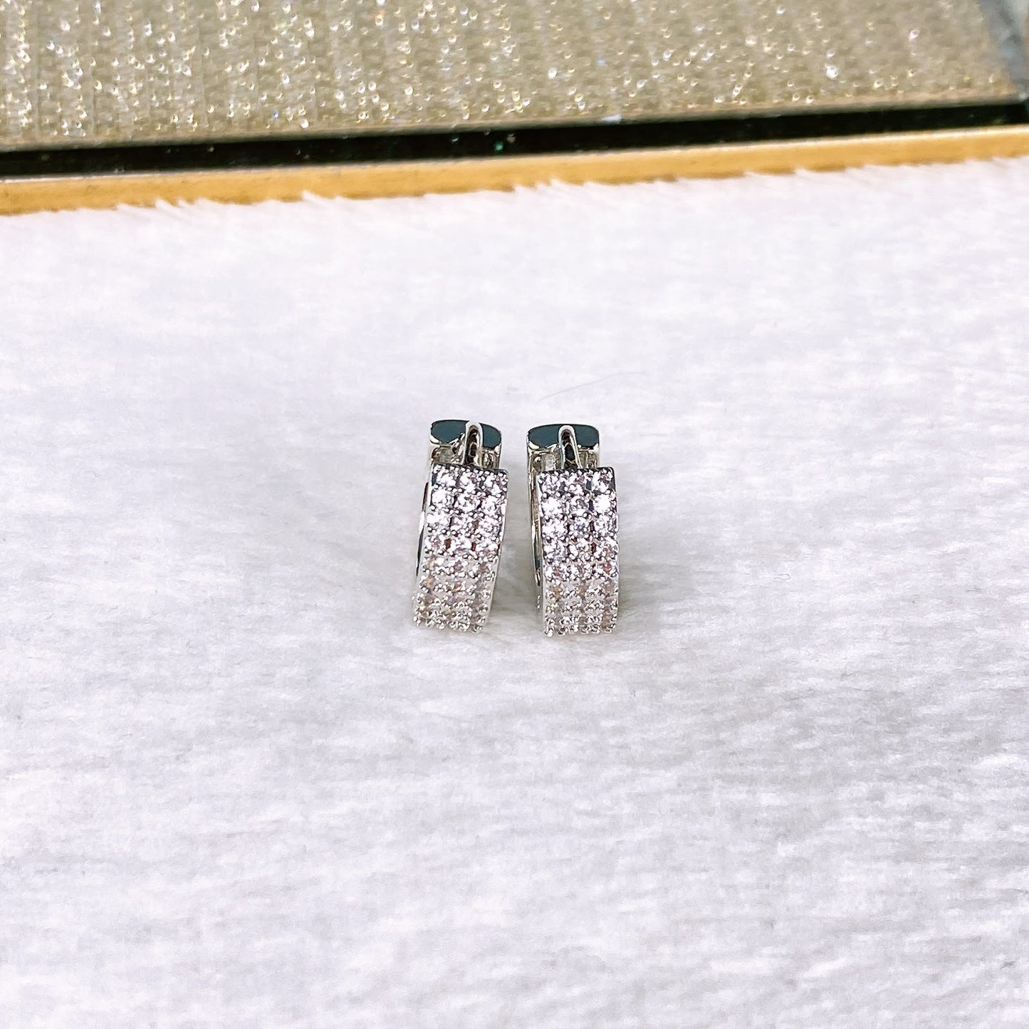 Arete de Chapa de Oro y Zirconia COA2908-2